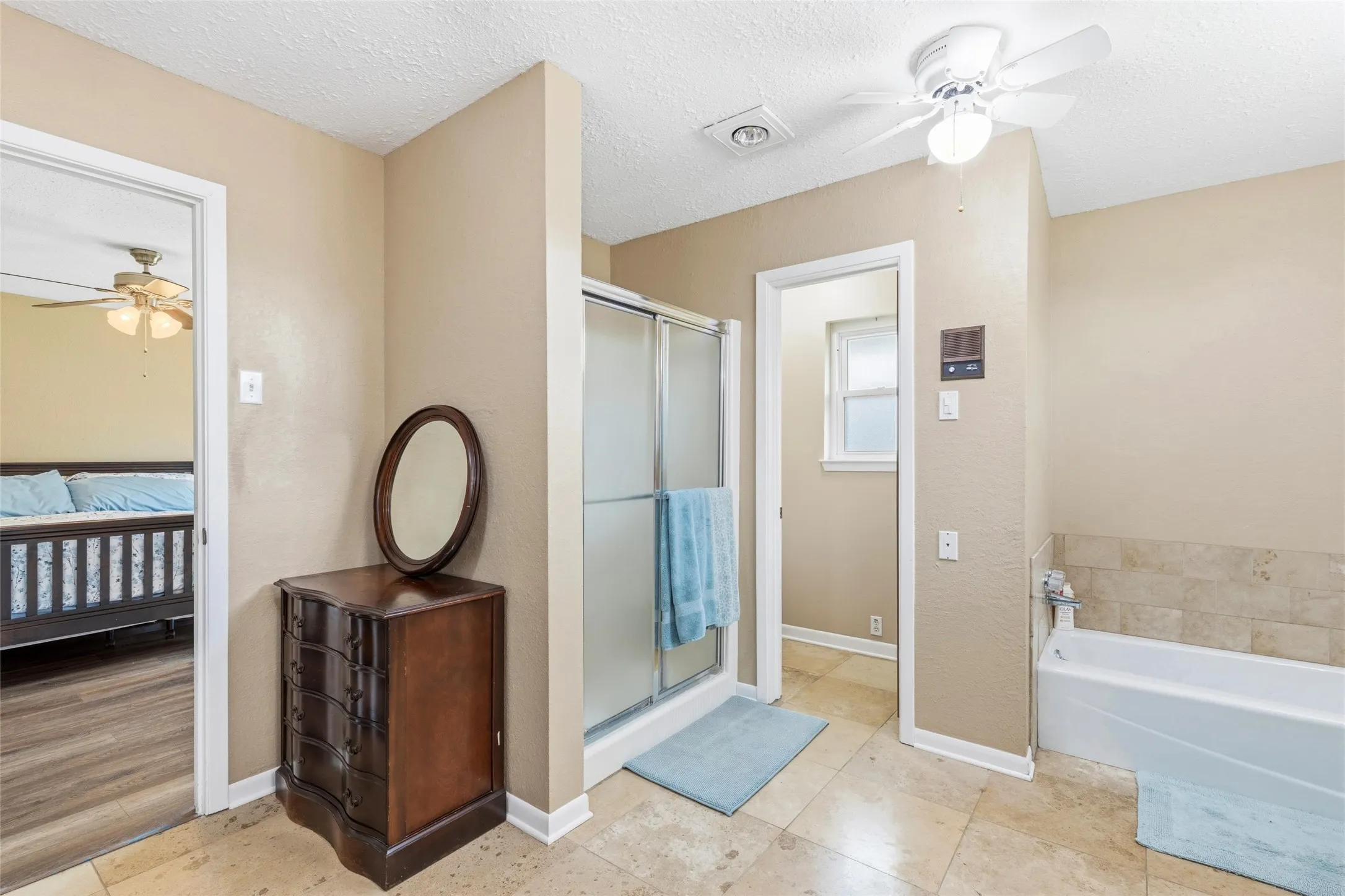 Single Family Residence For Sale in Rockwall County , 421 H Wallace Lane, Rockwall, Texas 75032, 4 Bedroom, 3 Bathroom, 4 Garage spaces, 3,114 Sqft, built in 1980, mls#21303811, Real Estate Agent in Rockwall, Homes For Sale in Rockwall county, Homes For Sale in Rockwall, Realtor in Rockwall Texas, Real Estate Brokerage Independent Realty Texas, Luminita Cordes Realtor