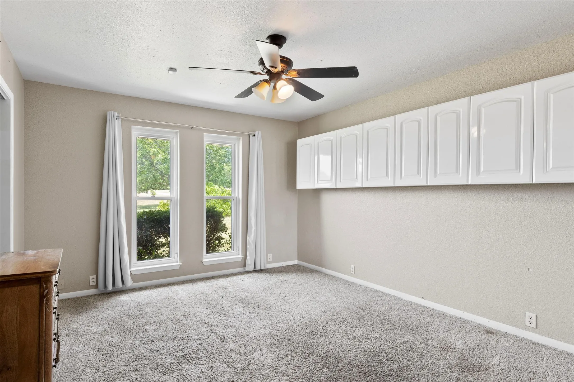 Single Family Residence For Sale in Rockwall County , 421 H Wallace Lane, Rockwall, Texas 75032, 4 Bedroom, 3 Bathroom, 4 Garage spaces, 3,114 Sqft, built in 1980, mls#21303811, Real Estate Agent in Rockwall, Homes For Sale in Rockwall county, Homes For Sale in Rockwall, Realtor in Rockwall Texas, Real Estate Brokerage Independent Realty Texas, Luminita Cordes Realtor