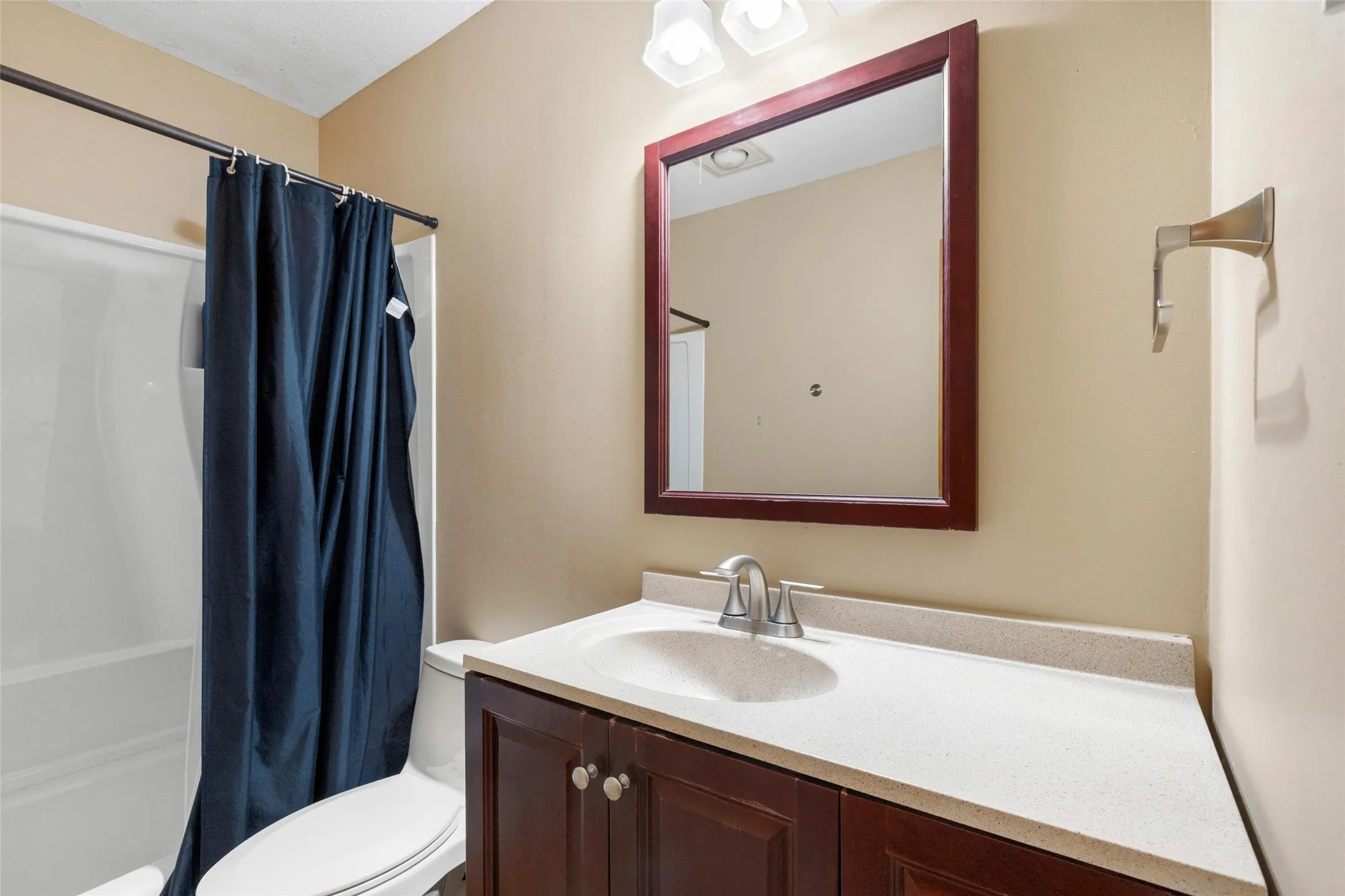 Single Family Residence For Sale in Rockwall County , 421 H Wallace Lane, Rockwall, Texas 75032, 4 Bedroom, 3 Bathroom, 4 Garage spaces, 3,114 Sqft, built in 1980, mls#21303811, Real Estate Agent in Rockwall, Homes For Sale in Rockwall county, Homes For Sale in Rockwall, Realtor in Rockwall Texas, Real Estate Brokerage Independent Realty Texas, Luminita Cordes Realtor