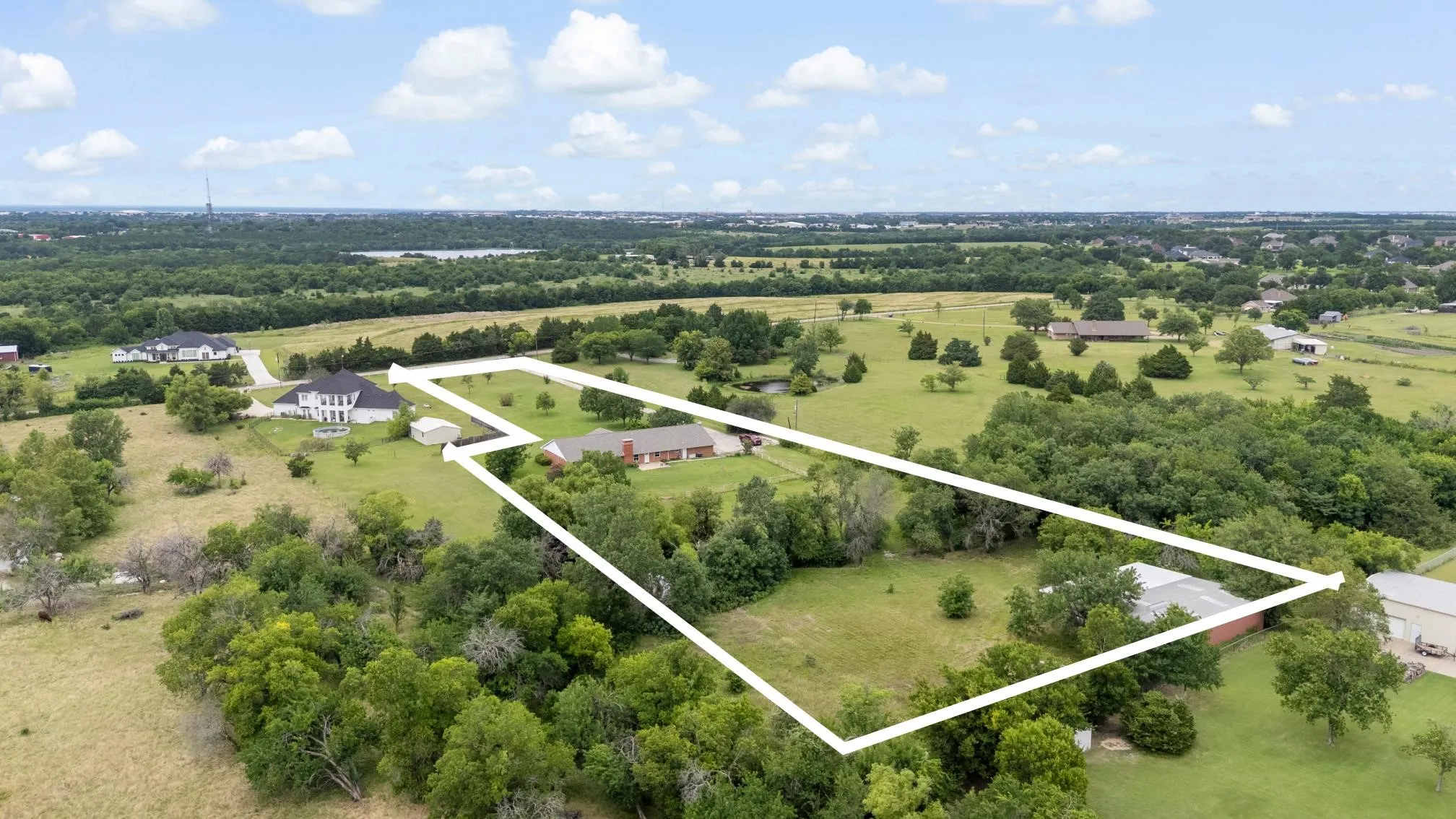 Single Family Residence For Sale in Rockwall County , 421 H Wallace Lane, Rockwall, Texas 75032, 4 Bedroom, 3 Bathroom, 4 Garage spaces, 3,114 Sqft, built in 1980, mls#21303811, Real Estate Agent in Rockwall, Homes For Sale in Rockwall county, Homes For Sale in Rockwall, Realtor in Rockwall Texas, Real Estate Brokerage Independent Realty Texas, Luminita Cordes Realtor