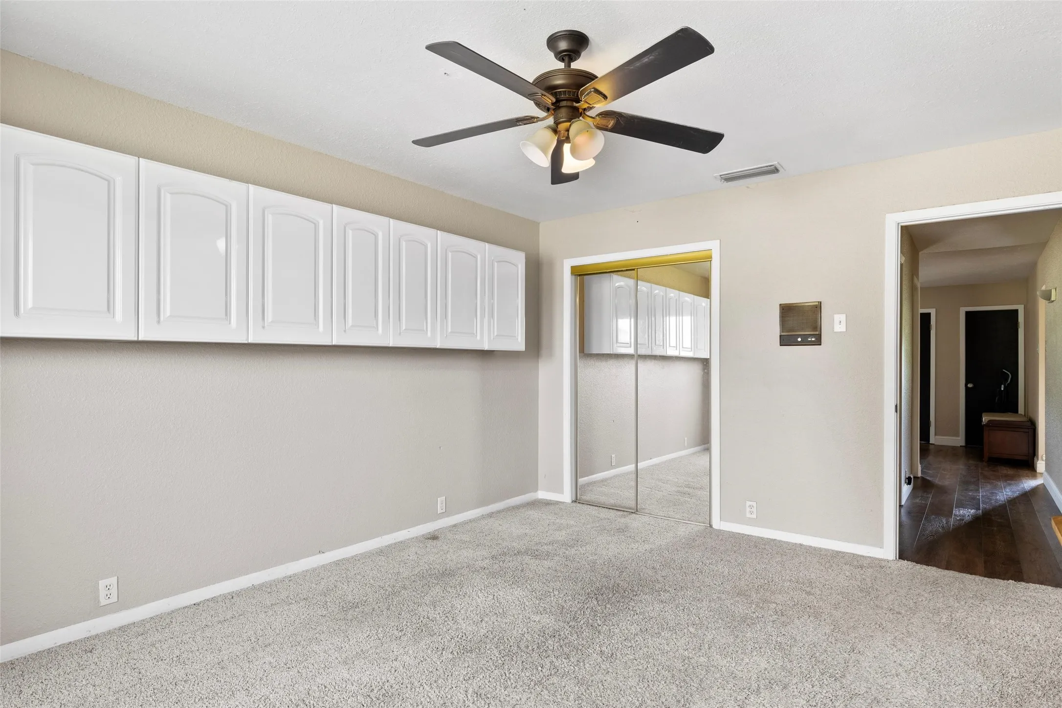 Single Family Residence For Sale in Rockwall County , 421 H Wallace Lane, Rockwall, Texas 75032, 4 Bedroom, 3 Bathroom, 4 Garage spaces, 3,114 Sqft, built in 1980, mls#21303811, Real Estate Agent in Rockwall, Homes For Sale in Rockwall county, Homes For Sale in Rockwall, Realtor in Rockwall Texas, Real Estate Brokerage Independent Realty Texas, Luminita Cordes Realtor
