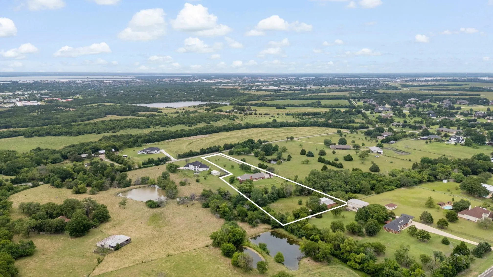 Single Family Residence For Sale in Rockwall County , 421 H Wallace Lane, Rockwall, Texas 75032, 4 Bedroom, 3 Bathroom, 4 Garage spaces, 3,114 Sqft, built in 1980, mls#21303811, Real Estate Agent in Rockwall, Homes For Sale in Rockwall county, Homes For Sale in Rockwall, Realtor in Rockwall Texas, Real Estate Brokerage Independent Realty Texas, Luminita Cordes Realtor