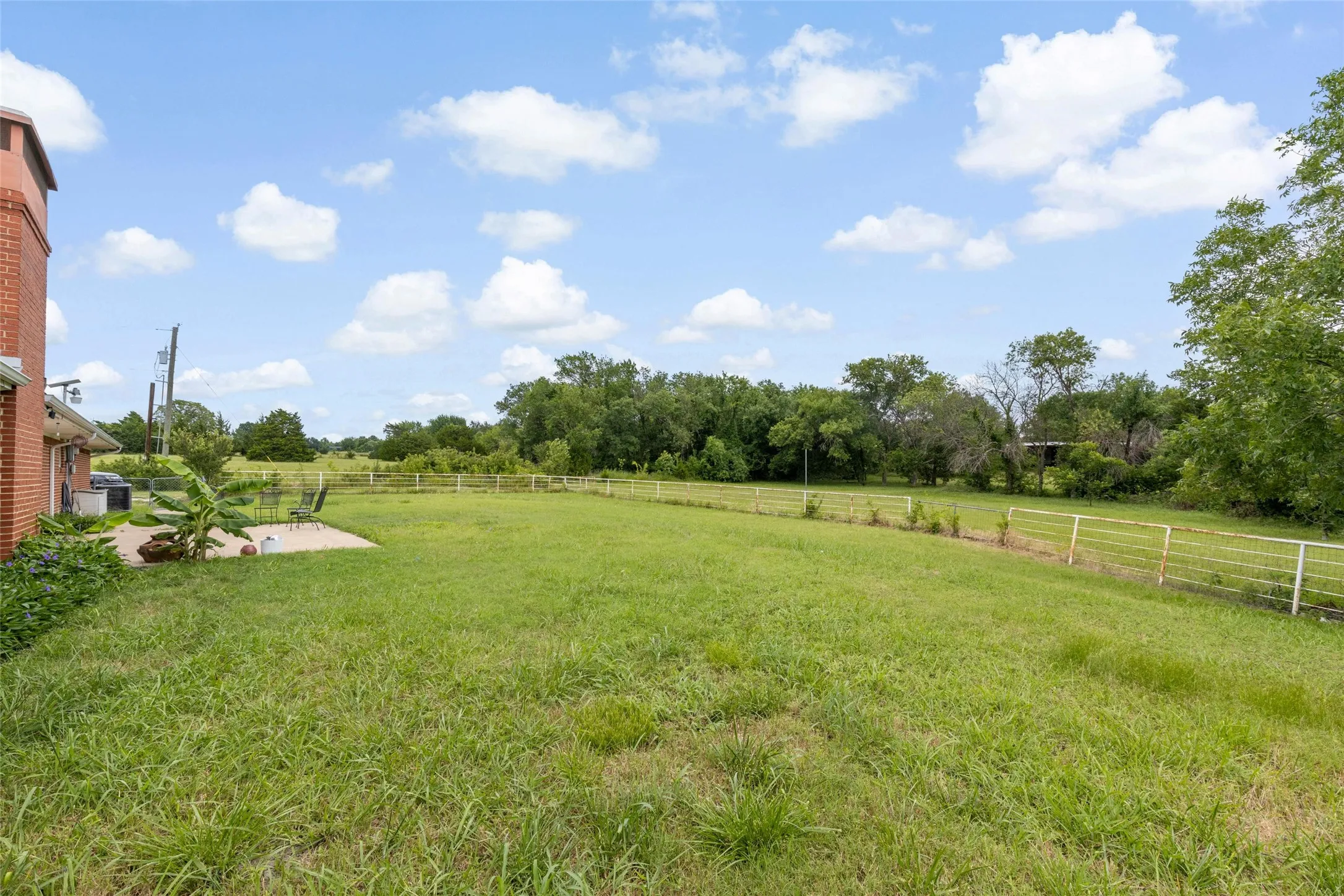 Single Family Residence For Sale in Rockwall County , 421 H Wallace Lane, Rockwall, Texas 75032, 4 Bedroom, 3 Bathroom, 4 Garage spaces, 3,114 Sqft, built in 1980, mls#21303811, Real Estate Agent in Rockwall, Homes For Sale in Rockwall county, Homes For Sale in Rockwall, Realtor in Rockwall Texas, Real Estate Brokerage Independent Realty Texas, Luminita Cordes Realtor