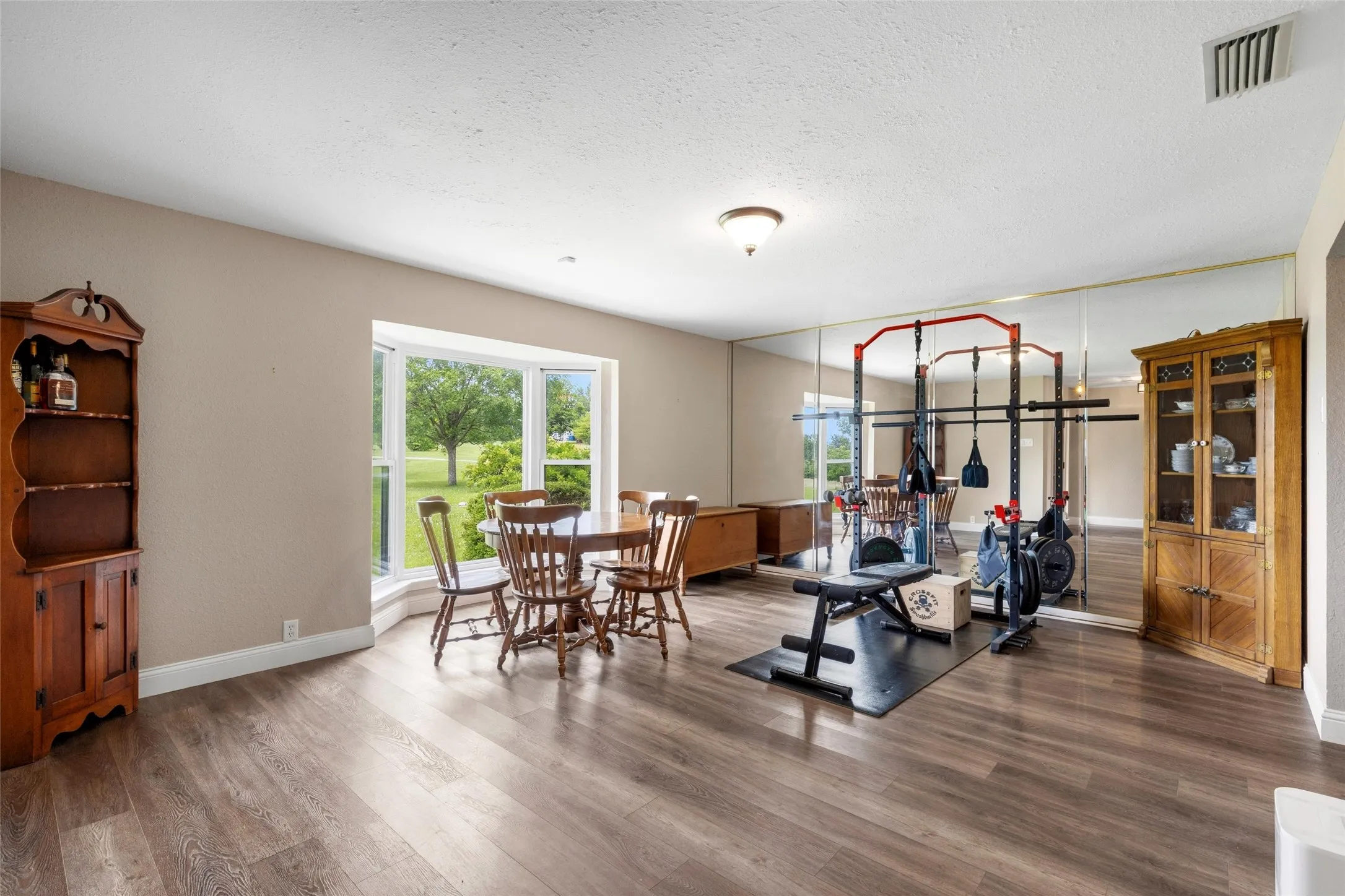 Single Family Residence For Sale in Rockwall County , 421 H Wallace Lane, Rockwall, Texas 75032, 4 Bedroom, 3 Bathroom, 4 Garage spaces, 3,114 Sqft, built in 1980, mls#21303811, Real Estate Agent in Rockwall, Homes For Sale in Rockwall county, Homes For Sale in Rockwall, Realtor in Rockwall Texas, Real Estate Brokerage Independent Realty Texas, Luminita Cordes Realtor