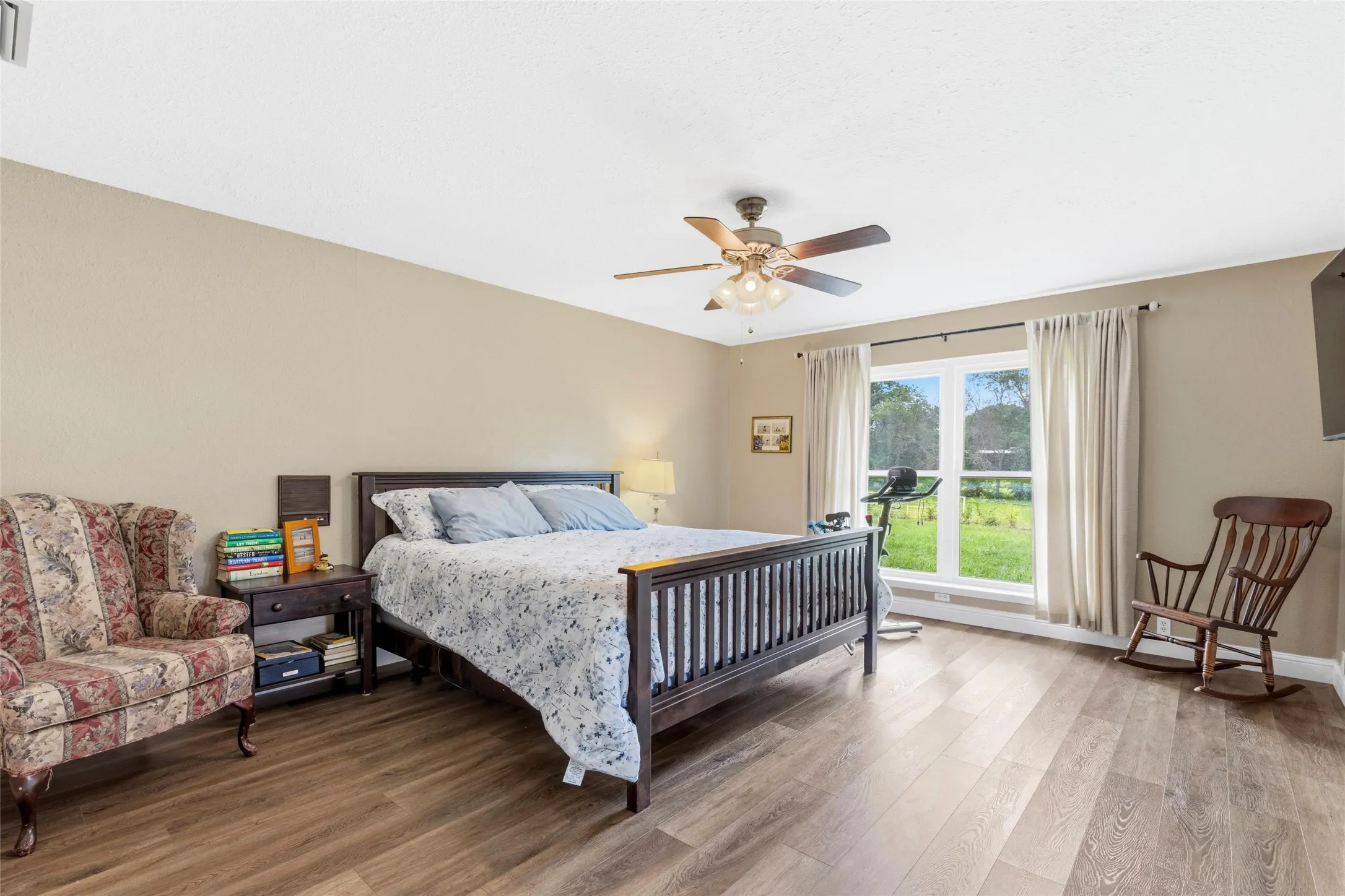 Single Family Residence For Sale in Rockwall County , 421 H Wallace Lane, Rockwall, Texas 75032, 4 Bedroom, 3 Bathroom, 4 Garage spaces, 3,114 Sqft, built in 1980, mls#21303811, Real Estate Agent in Rockwall, Homes For Sale in Rockwall county, Homes For Sale in Rockwall, Realtor in Rockwall Texas, Real Estate Brokerage Independent Realty Texas, Luminita Cordes Realtor