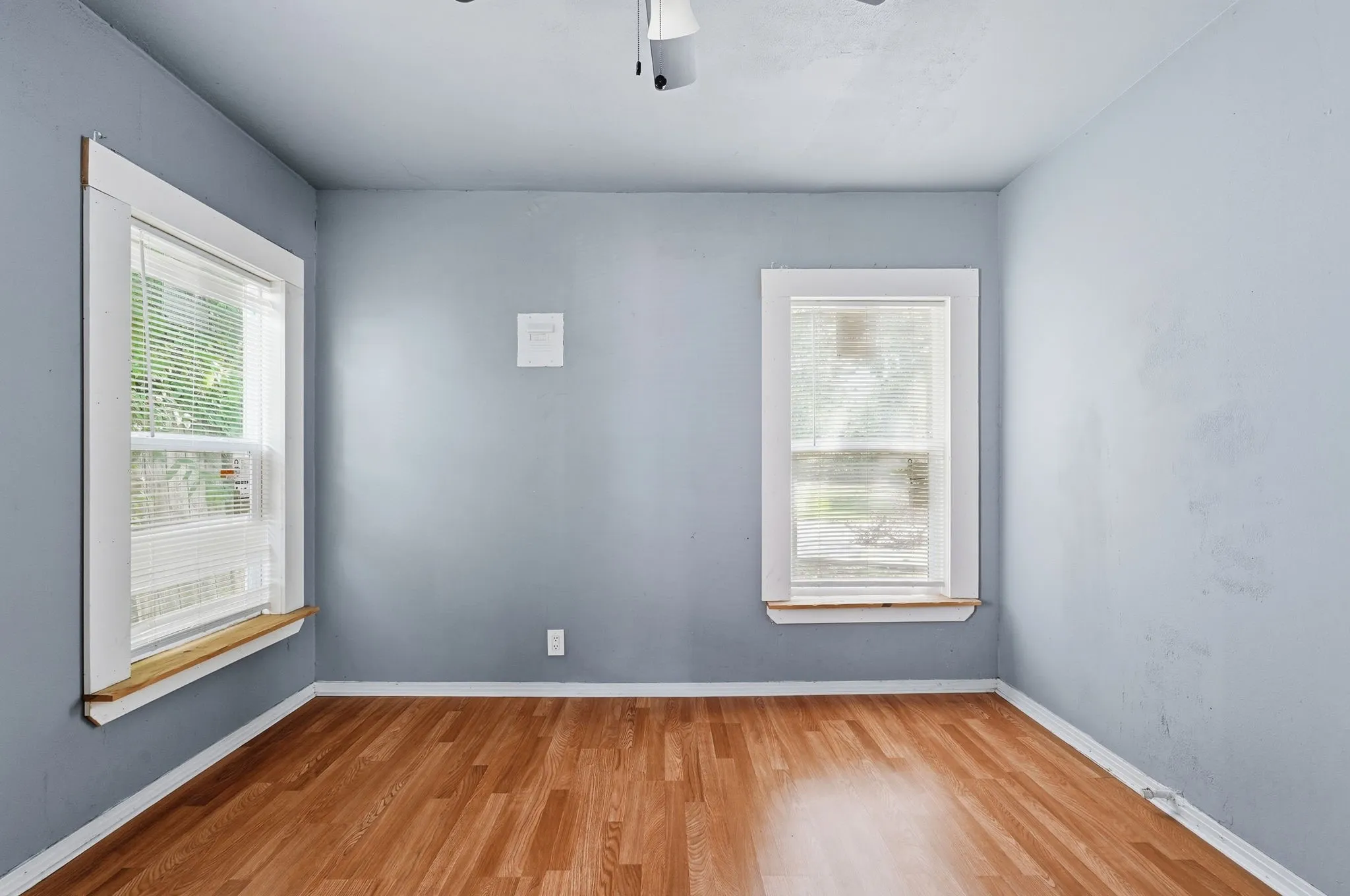 Single Family Residence For Sale in Tarrant County , 2713 35th Street, Fort Worth, Texas 76106, 3 Bedroom, 1 Bathroom, Garage spaces, 900 Sqft, built in 1954, mls#21303633, Real Estate Agent in Fort Worth, Homes For Sale in Tarrant county, Homes For Sale in Fort Worth, Realtor in Fort Worth Texas, Real Estate Brokerage Independent Realty Texas, Luminita Cordes Realtor