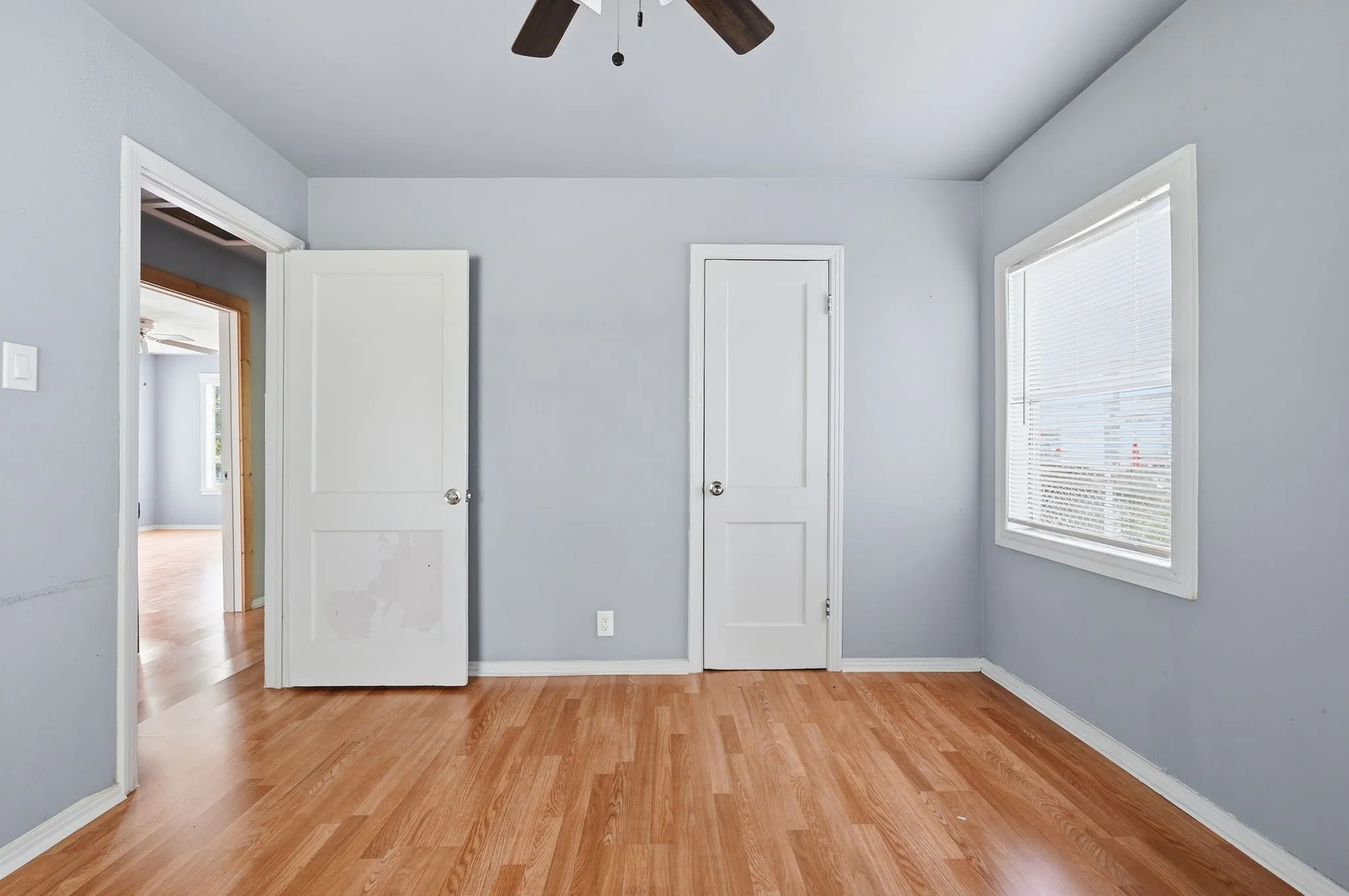Single Family Residence For Sale in Tarrant County , 2713 35th Street, Fort Worth, Texas 76106, 3 Bedroom, 1 Bathroom, Garage spaces, 900 Sqft, built in 1954, mls#21303633, Real Estate Agent in Fort Worth, Homes For Sale in Tarrant county, Homes For Sale in Fort Worth, Realtor in Fort Worth Texas, Real Estate Brokerage Independent Realty Texas, Luminita Cordes Realtor