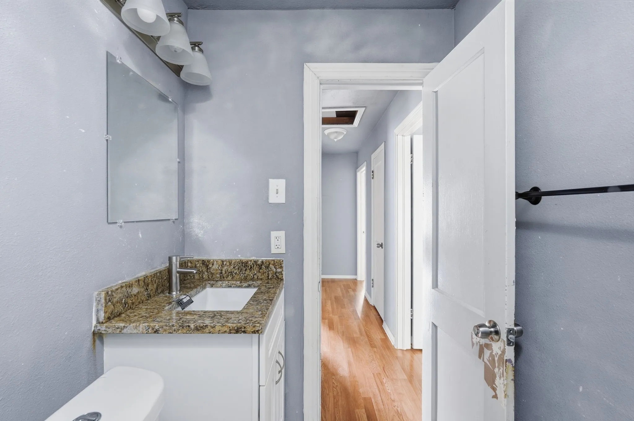 Single Family Residence For Sale in Tarrant County , 2713 35th Street, Fort Worth, Texas 76106, 3 Bedroom, 1 Bathroom, Garage spaces, 900 Sqft, built in 1954, mls#21303633, Real Estate Agent in Fort Worth, Homes For Sale in Tarrant county, Homes For Sale in Fort Worth, Realtor in Fort Worth Texas, Real Estate Brokerage Independent Realty Texas, Luminita Cordes Realtor