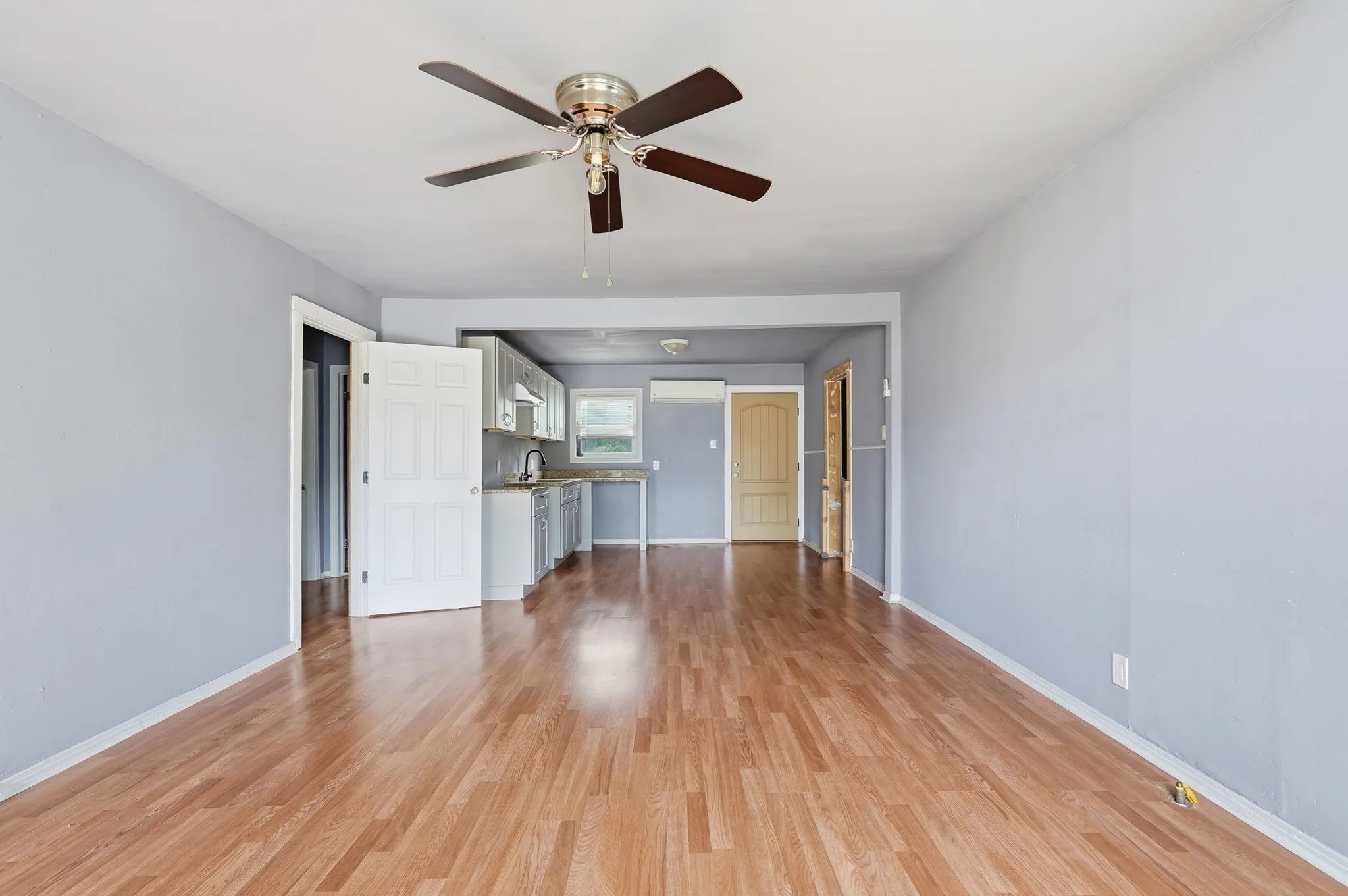 Single Family Residence For Sale in Tarrant County , 2713 35th Street, Fort Worth, Texas 76106, 3 Bedroom, 1 Bathroom, Garage spaces, 900 Sqft, built in 1954, mls#21303633, Real Estate Agent in Fort Worth, Homes For Sale in Tarrant county, Homes For Sale in Fort Worth, Realtor in Fort Worth Texas, Real Estate Brokerage Independent Realty Texas, Luminita Cordes Realtor