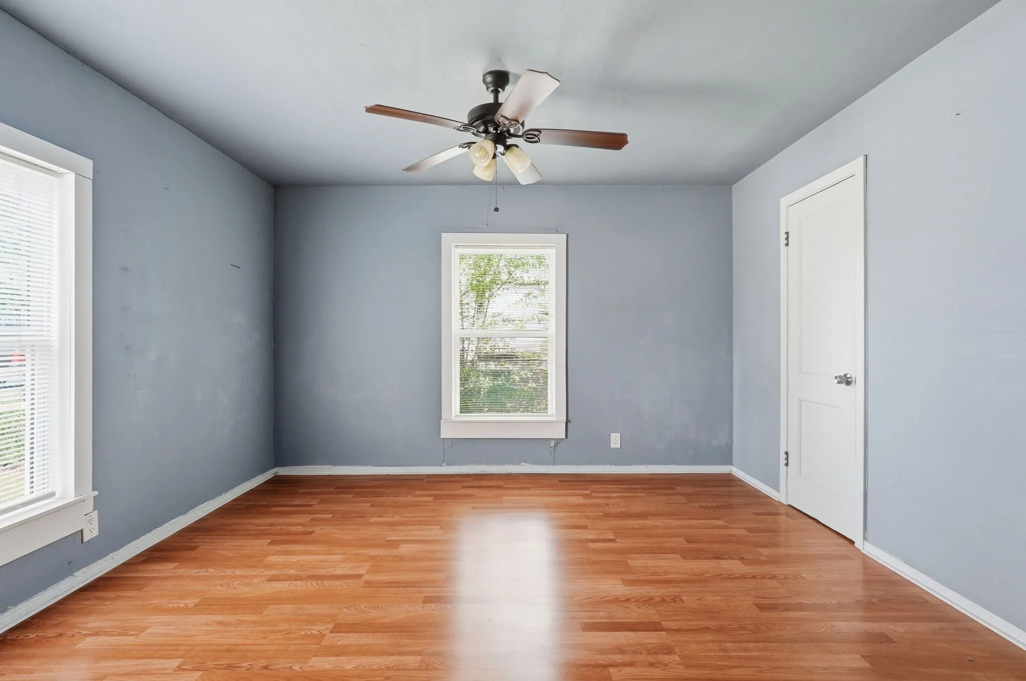 Single Family Residence For Sale in Tarrant County , 2713 35th Street, Fort Worth, Texas 76106, 3 Bedroom, 1 Bathroom, Garage spaces, 900 Sqft, built in 1954, mls#21303633, Real Estate Agent in Fort Worth, Homes For Sale in Tarrant county, Homes For Sale in Fort Worth, Realtor in Fort Worth Texas, Real Estate Brokerage Independent Realty Texas, Luminita Cordes Realtor