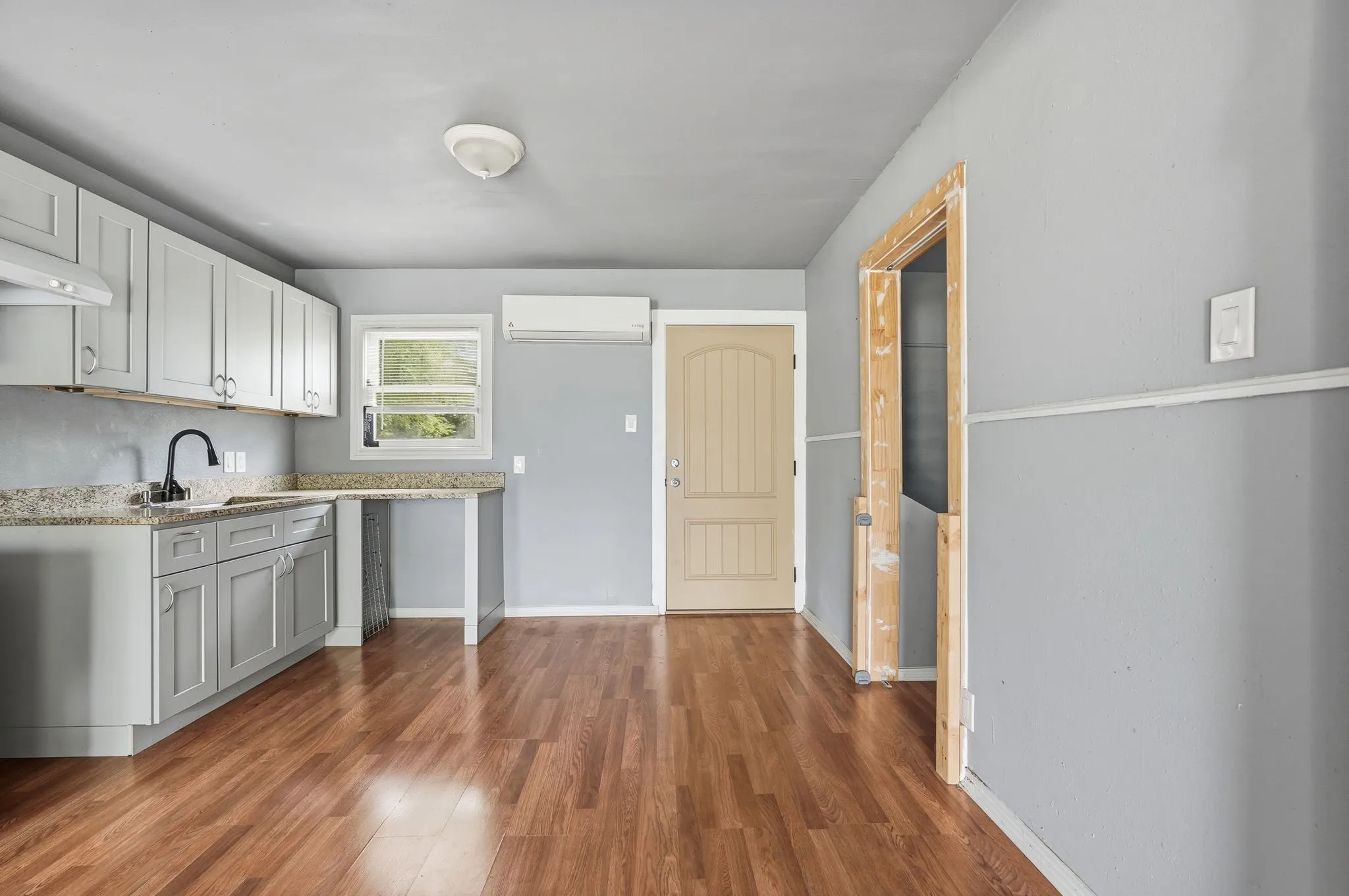Single Family Residence For Sale in Tarrant County , 2713 35th Street, Fort Worth, Texas 76106, 3 Bedroom, 1 Bathroom, Garage spaces, 900 Sqft, built in 1954, mls#21303633, Real Estate Agent in Fort Worth, Homes For Sale in Tarrant county, Homes For Sale in Fort Worth, Realtor in Fort Worth Texas, Real Estate Brokerage Independent Realty Texas, Luminita Cordes Realtor