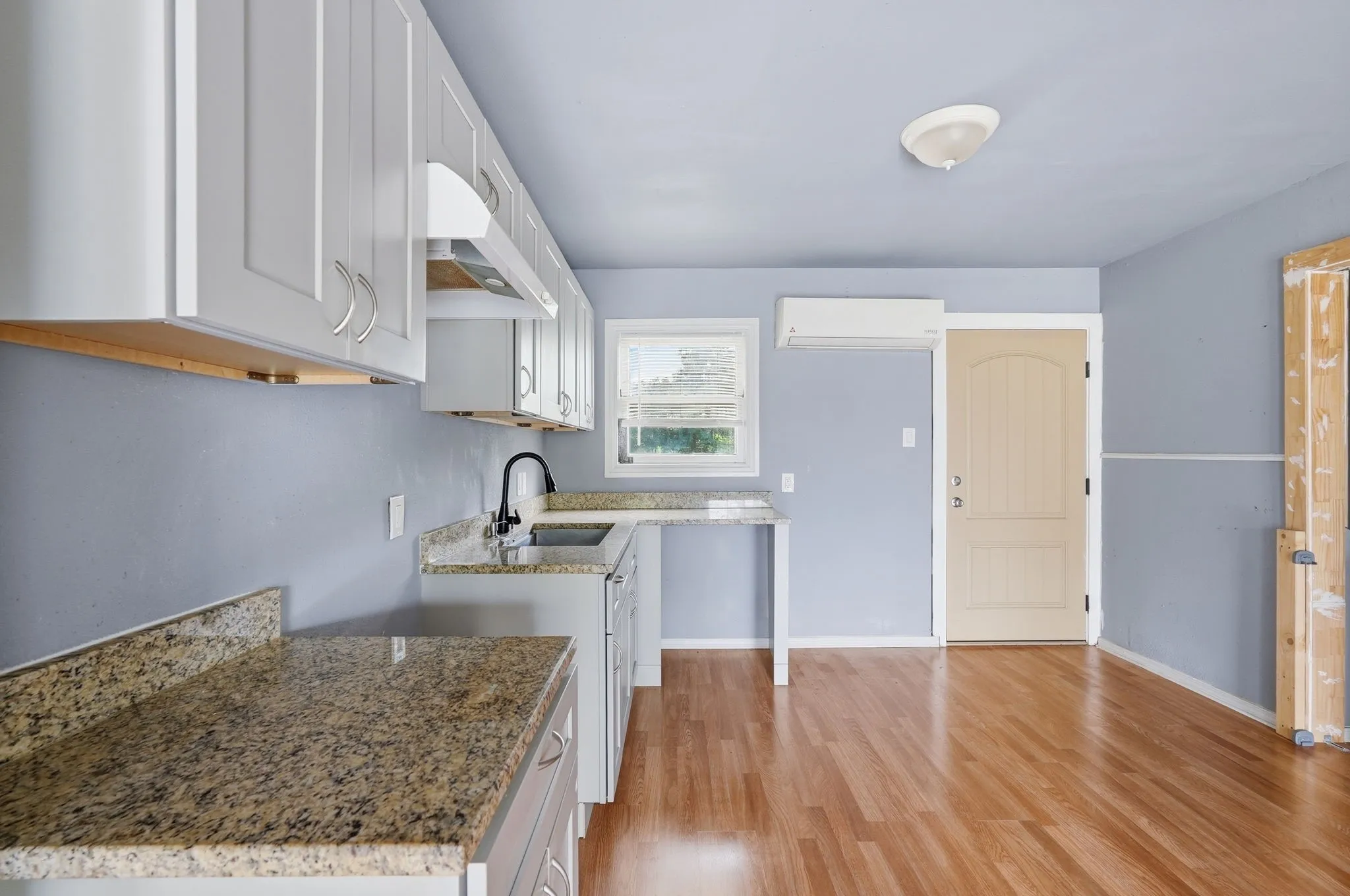 Single Family Residence For Sale in Tarrant County , 2713 35th Street, Fort Worth, Texas 76106, 3 Bedroom, 1 Bathroom, Garage spaces, 900 Sqft, built in 1954, mls#21303633, Real Estate Agent in Fort Worth, Homes For Sale in Tarrant county, Homes For Sale in Fort Worth, Realtor in Fort Worth Texas, Real Estate Brokerage Independent Realty Texas, Luminita Cordes Realtor