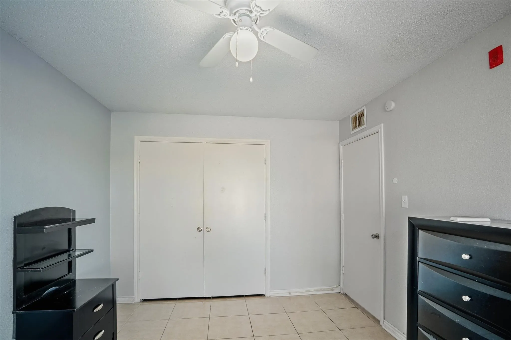 Apartment For Rent in Tarrant County , 150 S Main Street, Euless, Texas 76040, 2 Bedroom, 1 Bathroom, Garage spaces, 880 Sqft, built in 1964, mls#21303217, Real Estate Agent in Euless, Homes For Rent in Tarrant county, Homes For Rent in Euless, Realtor in Euless Texas, Real Estate Brokerage Independent Realty Texas, Luminita Cordes Realtor
