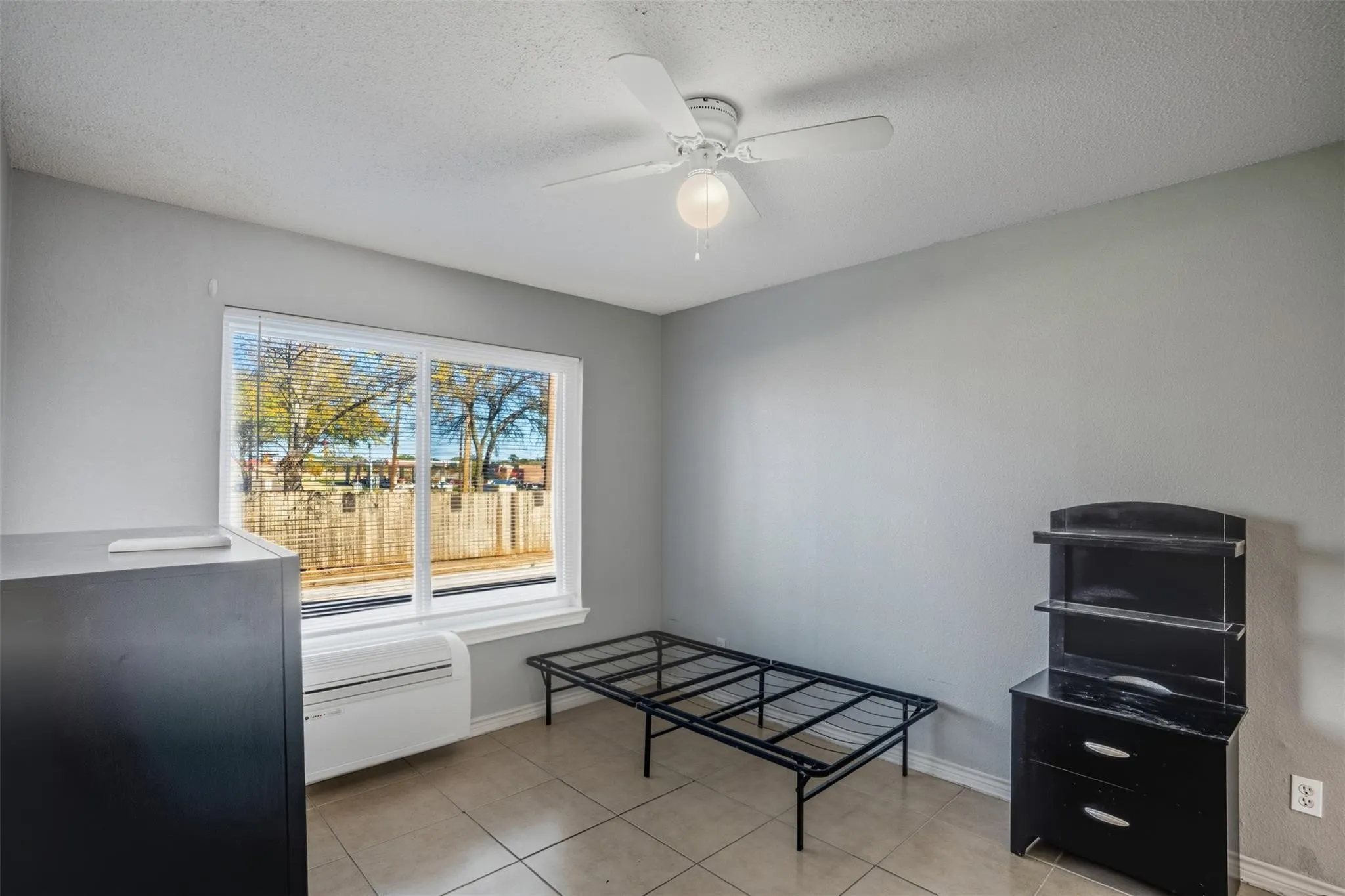 Apartment For Rent in Tarrant County , 150 S Main Street, Euless, Texas 76040, 2 Bedroom, 1 Bathroom, Garage spaces, 880 Sqft, built in 1964, mls#21303217, Real Estate Agent in Euless, Homes For Rent in Tarrant county, Homes For Rent in Euless, Realtor in Euless Texas, Real Estate Brokerage Independent Realty Texas, Luminita Cordes Realtor