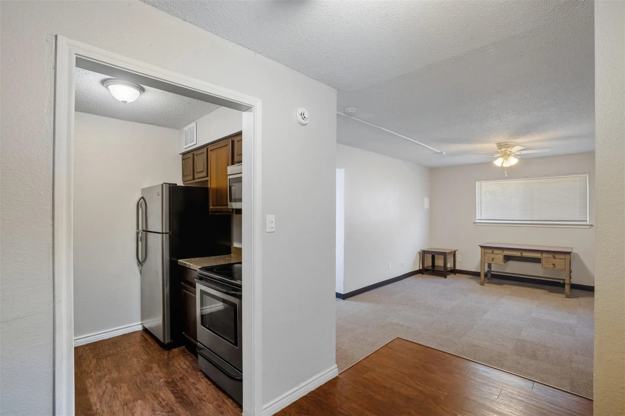 Apartment For Rent in Tarrant County , 150 S Main Street, Euless, Texas 76040, 2 Bedroom, 1 Bathroom, Garage spaces, 880 Sqft, built in 1964, mls#21303217, Real Estate Agent in Euless, Homes For Rent in Tarrant county, Homes For Rent in Euless, Realtor in Euless Texas, Real Estate Brokerage Independent Realty Texas, Luminita Cordes Realtor