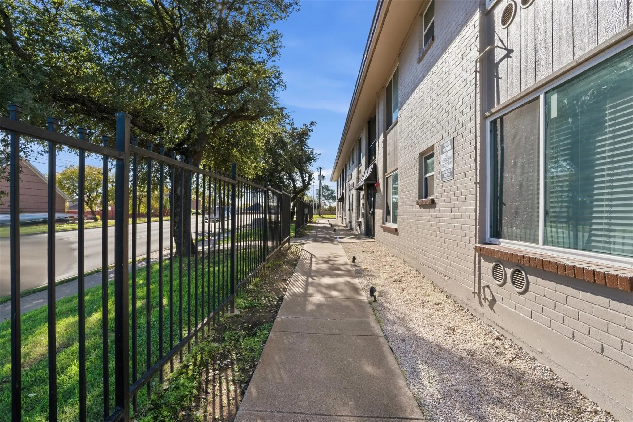 Apartment For Rent in Tarrant County , 150 S Main Street, Euless, Texas 76040, 2 Bedroom, 1 Bathroom, Garage spaces, 880 Sqft, built in 1964, mls#21303217, Real Estate Agent in Euless, Homes For Rent in Tarrant county, Homes For Rent in Euless, Realtor in Euless Texas, Real Estate Brokerage Independent Realty Texas, Luminita Cordes Realtor