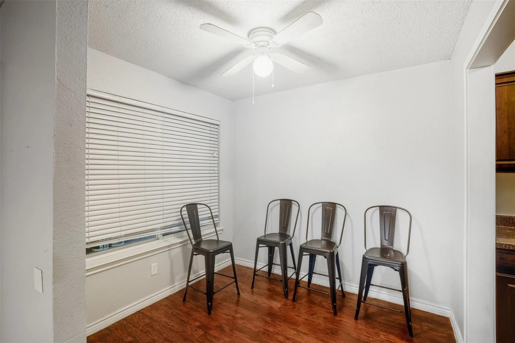 Apartment For Rent in Tarrant County , 150 S Main Street, Euless, Texas 76040, 2 Bedroom, 1 Bathroom, Garage spaces, 880 Sqft, built in 1964, mls#21303217, Real Estate Agent in Euless, Homes For Rent in Tarrant county, Homes For Rent in Euless, Realtor in Euless Texas, Real Estate Brokerage Independent Realty Texas, Luminita Cordes Realtor
