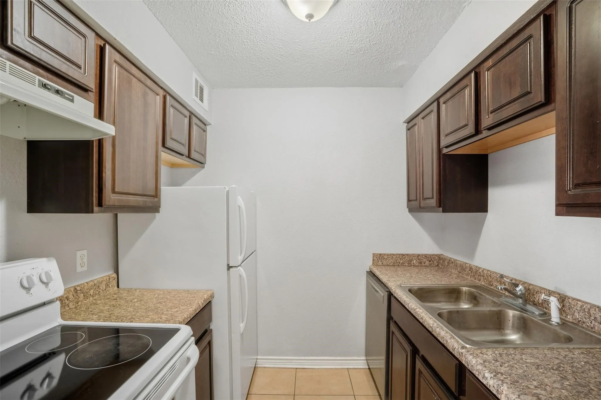 Apartment For Rent in Tarrant County , 150 S Main Street, Euless, Texas 76040, 2 Bedroom, 1 Bathroom, Garage spaces, 880 Sqft, built in 1964, mls#21303217, Real Estate Agent in Euless, Homes For Rent in Tarrant county, Homes For Rent in Euless, Realtor in Euless Texas, Real Estate Brokerage Independent Realty Texas, Luminita Cordes Realtor