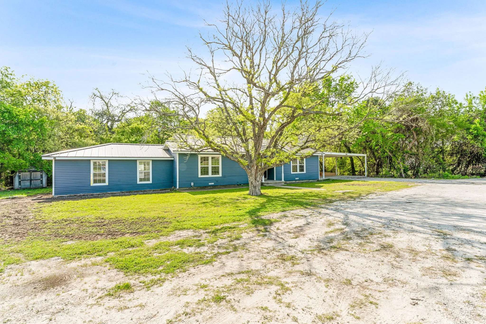 Single Family Residence For Sale in Parker County , 2416 Ivie Lane, Weatherford, Texas 76087, 4 Bedroom, 2 Bathroom, Garage spaces, 2,960 Sqft, built in 1950, mls#21303773, Real Estate Agent in Weatherford, Homes For Sale in Parker county, Homes For Sale in Weatherford, Realtor in Weatherford Texas, Real Estate Brokerage Independent Realty Texas, Luminita Cordes Realtor