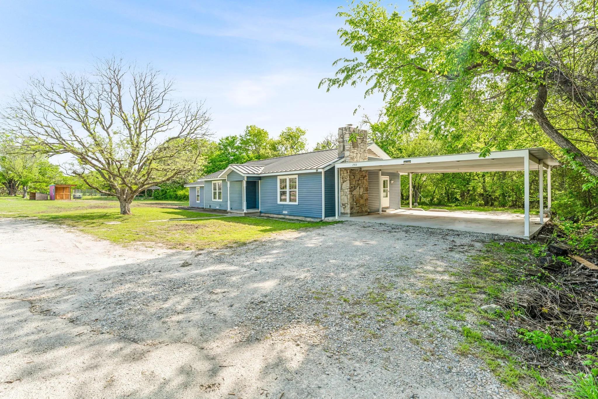 Single Family Residence For Sale in Parker County , 2416 Ivie Lane, Weatherford, Texas 76087, 4 Bedroom, 2 Bathroom, Garage spaces, 2,960 Sqft, built in 1950, mls#21303773, Real Estate Agent in Weatherford, Homes For Sale in Parker county, Homes For Sale in Weatherford, Realtor in Weatherford Texas, Real Estate Brokerage Independent Realty Texas, Luminita Cordes Realtor