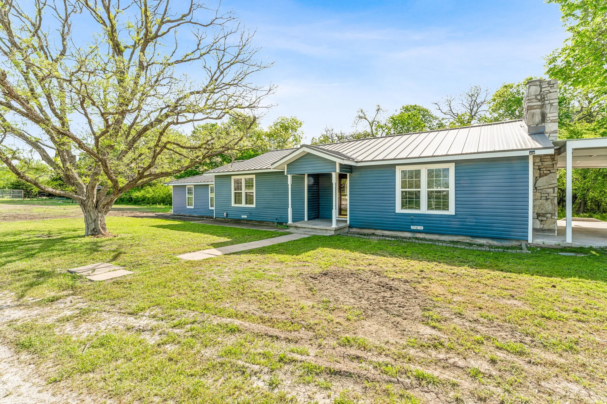 Single Family Residence For Sale in Parker County , 2416 Ivie Lane, Weatherford, Texas 76087, 4 Bedroom, 2 Bathroom, Garage spaces, 2,960 Sqft, built in 1950, mls#21303773, Real Estate Agent in Weatherford, Homes For Sale in Parker county, Homes For Sale in Weatherford, Realtor in Weatherford Texas, Real Estate Brokerage Independent Realty Texas, Luminita Cordes Realtor