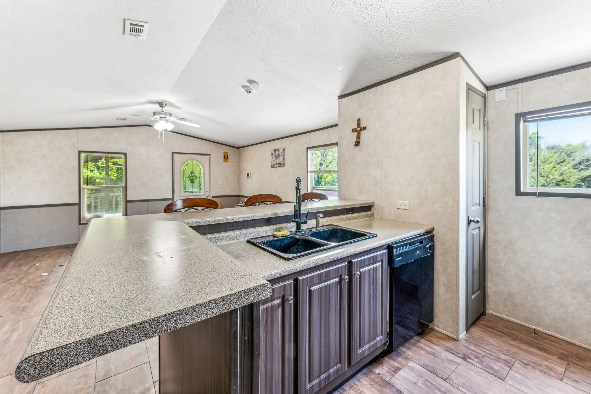 Single Family Residence For Sale in Parker County , 2416 Ivie Lane, Weatherford, Texas 76087, 4 Bedroom, 2 Bathroom, Garage spaces, 2,960 Sqft, built in 1950, mls#21303773, Real Estate Agent in Weatherford, Homes For Sale in Parker county, Homes For Sale in Weatherford, Realtor in Weatherford Texas, Real Estate Brokerage Independent Realty Texas, Luminita Cordes Realtor