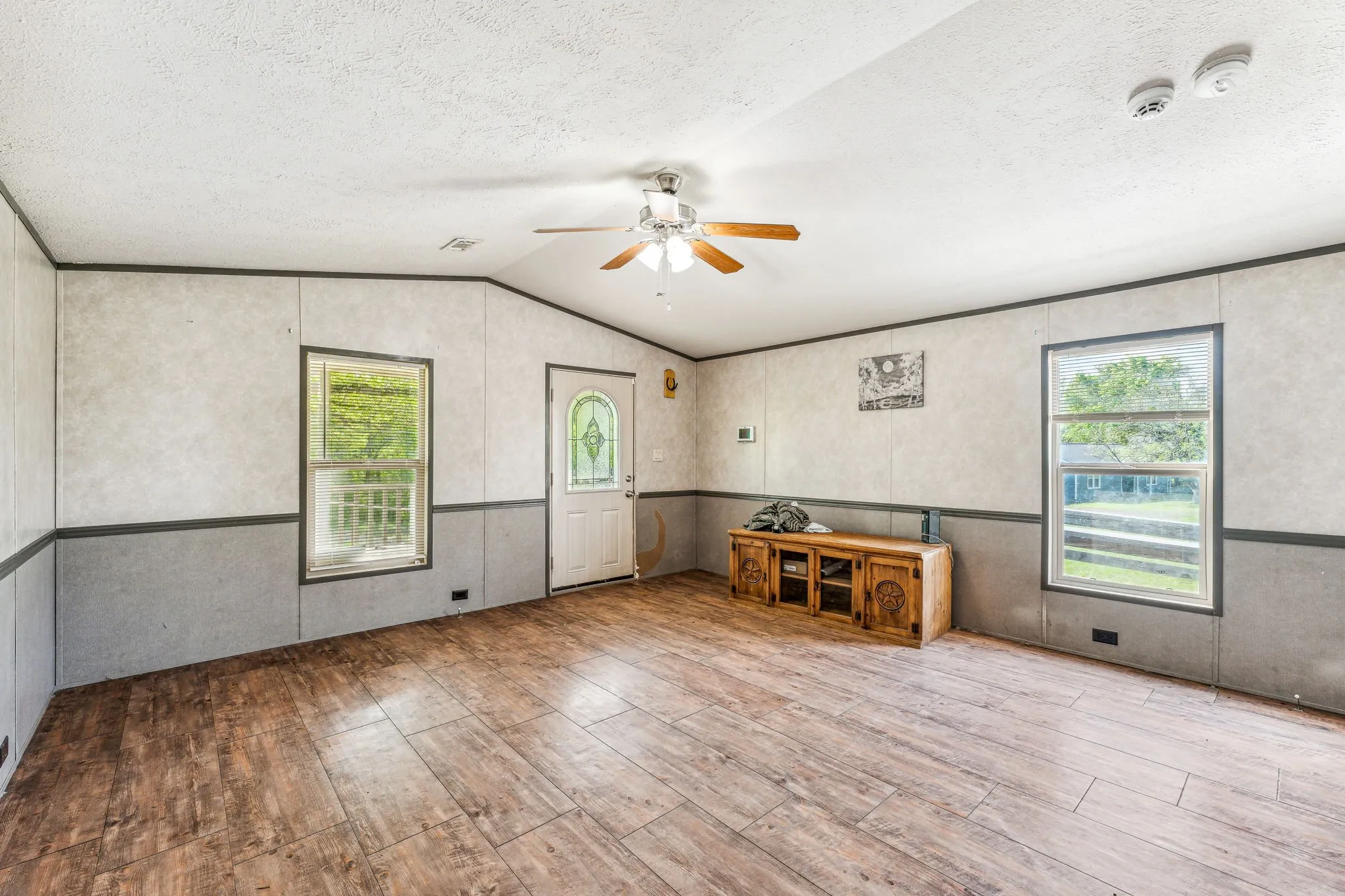 Single Family Residence For Sale in Parker County , 2416 Ivie Lane, Weatherford, Texas 76087, 4 Bedroom, 2 Bathroom, Garage spaces, 2,960 Sqft, built in 1950, mls#21303773, Real Estate Agent in Weatherford, Homes For Sale in Parker county, Homes For Sale in Weatherford, Realtor in Weatherford Texas, Real Estate Brokerage Independent Realty Texas, Luminita Cordes Realtor