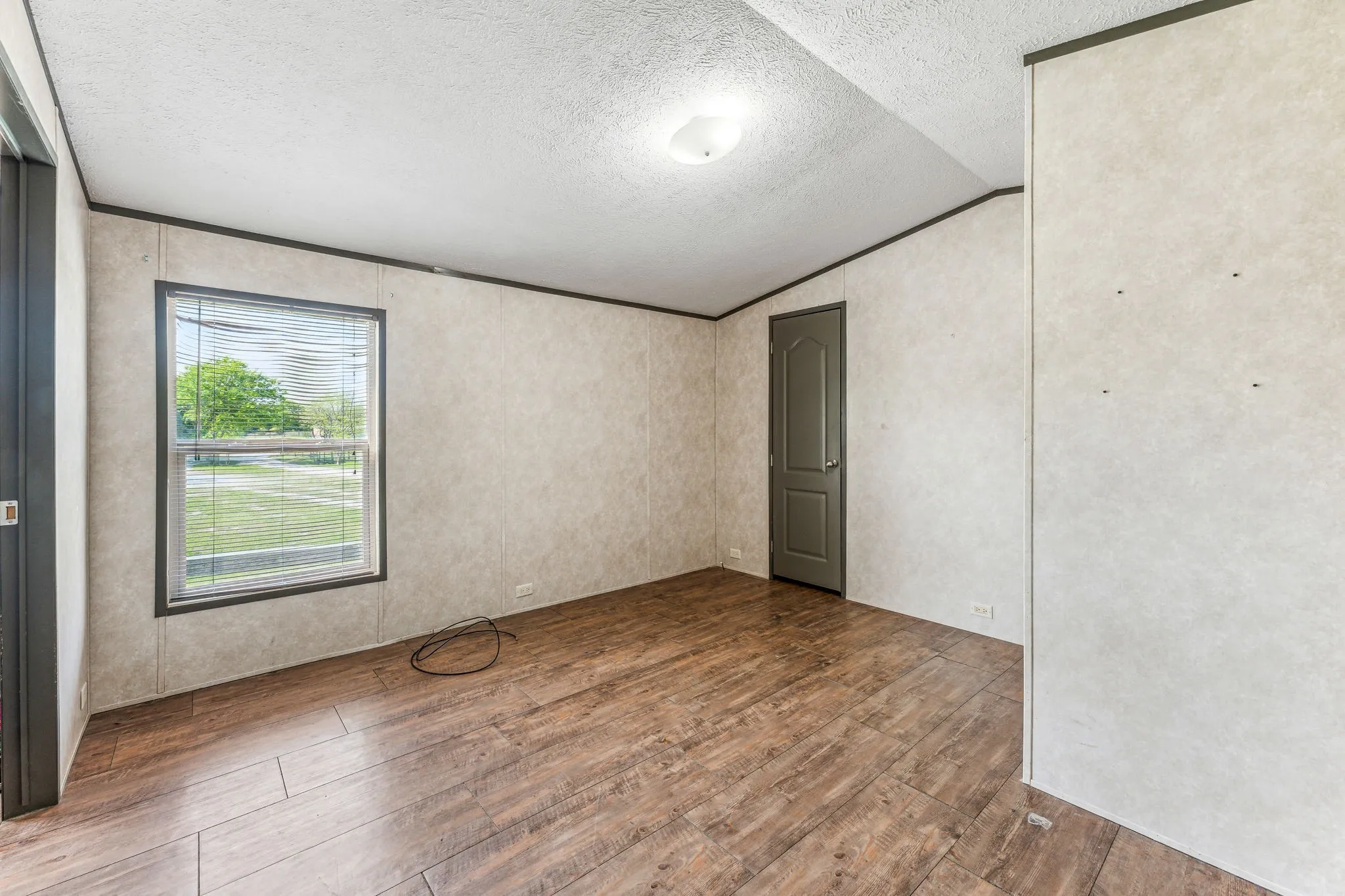 Single Family Residence For Sale in Parker County , 2416 Ivie Lane, Weatherford, Texas 76087, 4 Bedroom, 2 Bathroom, Garage spaces, 2,960 Sqft, built in 1950, mls#21303773, Real Estate Agent in Weatherford, Homes For Sale in Parker county, Homes For Sale in Weatherford, Realtor in Weatherford Texas, Real Estate Brokerage Independent Realty Texas, Luminita Cordes Realtor