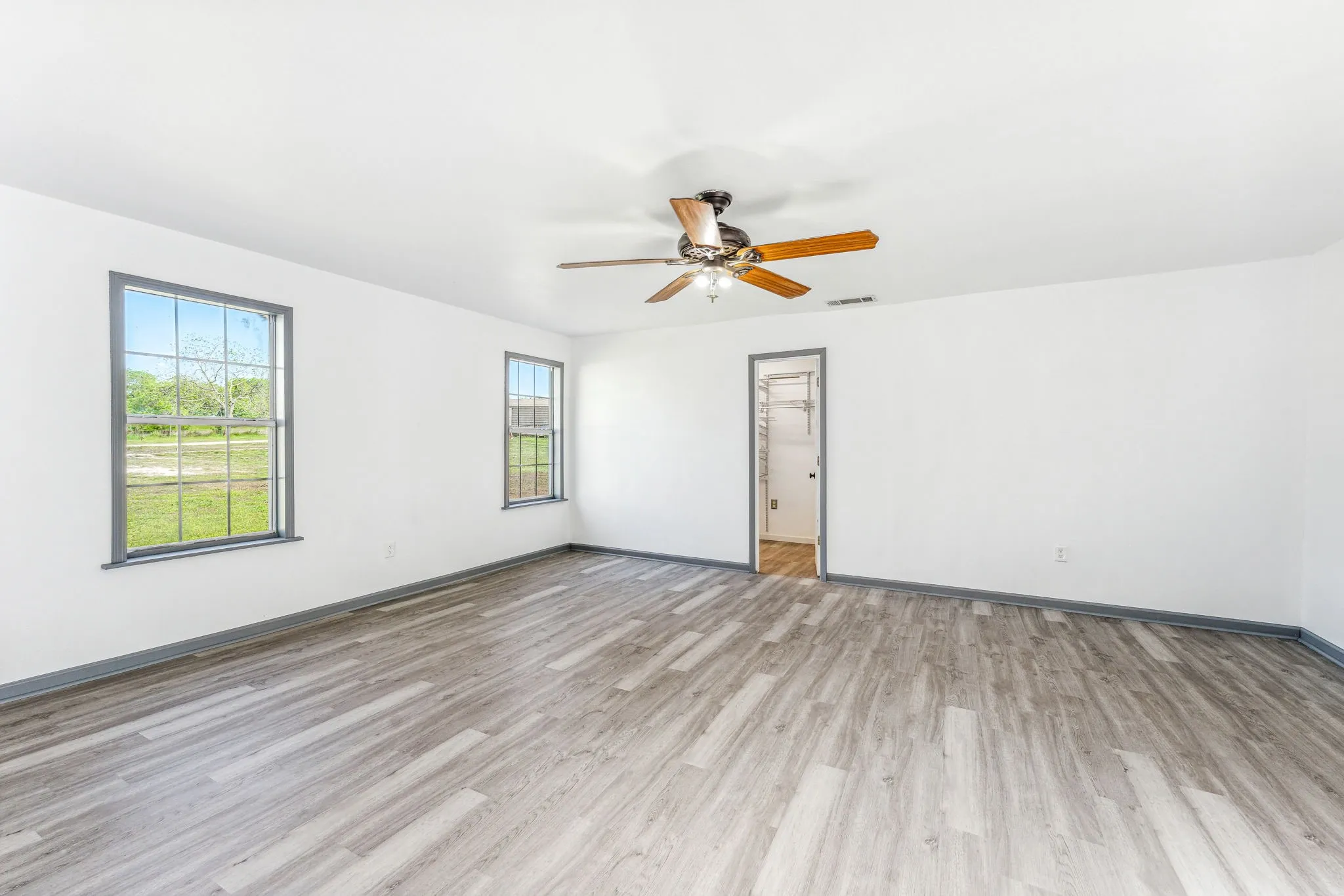 Single Family Residence For Sale in Parker County , 2416 Ivie Lane, Weatherford, Texas 76087, 4 Bedroom, 2 Bathroom, Garage spaces, 2,960 Sqft, built in 1950, mls#21303773, Real Estate Agent in Weatherford, Homes For Sale in Parker county, Homes For Sale in Weatherford, Realtor in Weatherford Texas, Real Estate Brokerage Independent Realty Texas, Luminita Cordes Realtor