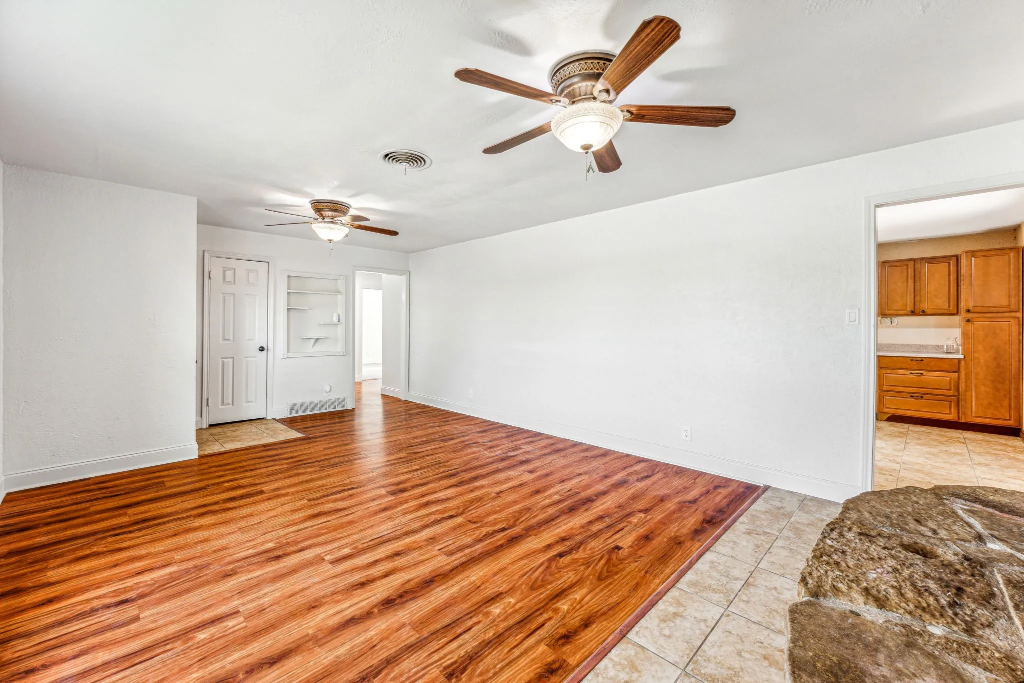 Single Family Residence For Sale in Parker County , 2416 Ivie Lane, Weatherford, Texas 76087, 4 Bedroom, 2 Bathroom, Garage spaces, 2,960 Sqft, built in 1950, mls#21303773, Real Estate Agent in Weatherford, Homes For Sale in Parker county, Homes For Sale in Weatherford, Realtor in Weatherford Texas, Real Estate Brokerage Independent Realty Texas, Luminita Cordes Realtor