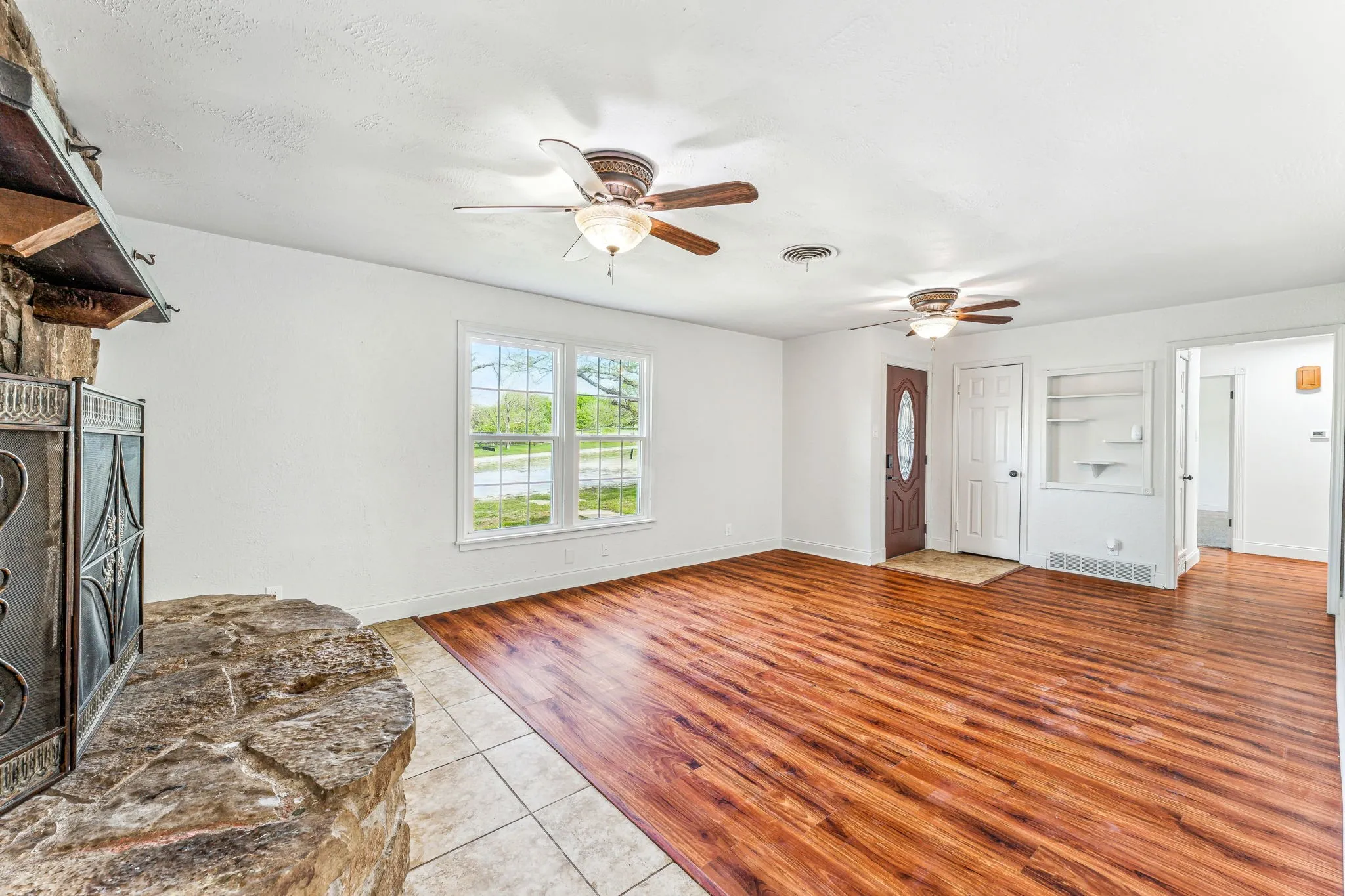 Single Family Residence For Sale in Parker County , 2416 Ivie Lane, Weatherford, Texas 76087, 4 Bedroom, 2 Bathroom, Garage spaces, 2,960 Sqft, built in 1950, mls#21303773, Real Estate Agent in Weatherford, Homes For Sale in Parker county, Homes For Sale in Weatherford, Realtor in Weatherford Texas, Real Estate Brokerage Independent Realty Texas, Luminita Cordes Realtor