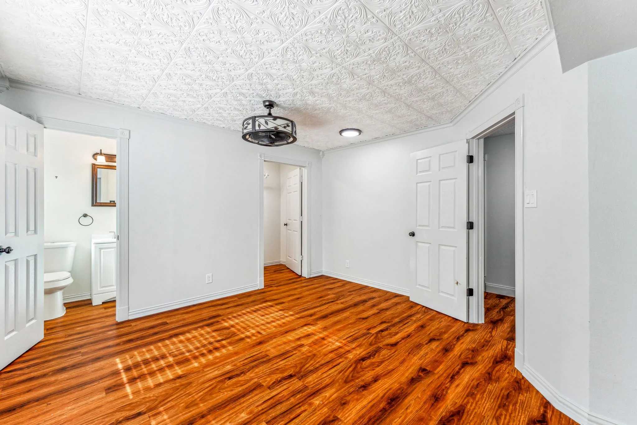 Single Family Residence For Sale in Parker County , 2416 Ivie Lane, Weatherford, Texas 76087, 4 Bedroom, 2 Bathroom, Garage spaces, 2,960 Sqft, built in 1950, mls#21303773, Real Estate Agent in Weatherford, Homes For Sale in Parker county, Homes For Sale in Weatherford, Realtor in Weatherford Texas, Real Estate Brokerage Independent Realty Texas, Luminita Cordes Realtor