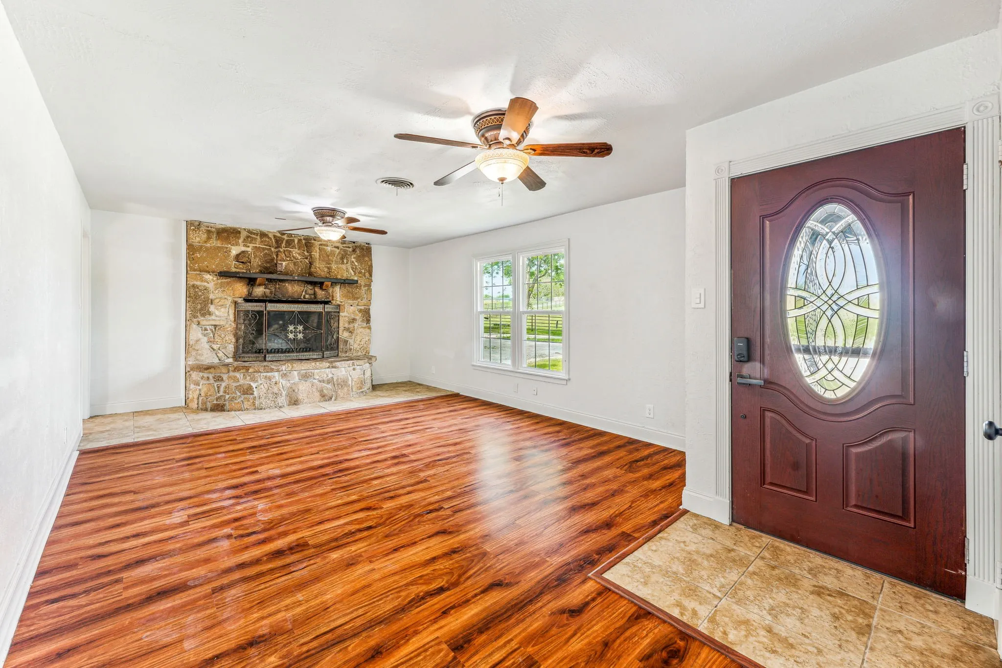 Single Family Residence For Sale in Parker County , 2416 Ivie Lane, Weatherford, Texas 76087, 4 Bedroom, 2 Bathroom, Garage spaces, 2,960 Sqft, built in 1950, mls#21303773, Real Estate Agent in Weatherford, Homes For Sale in Parker county, Homes For Sale in Weatherford, Realtor in Weatherford Texas, Real Estate Brokerage Independent Realty Texas, Luminita Cordes Realtor