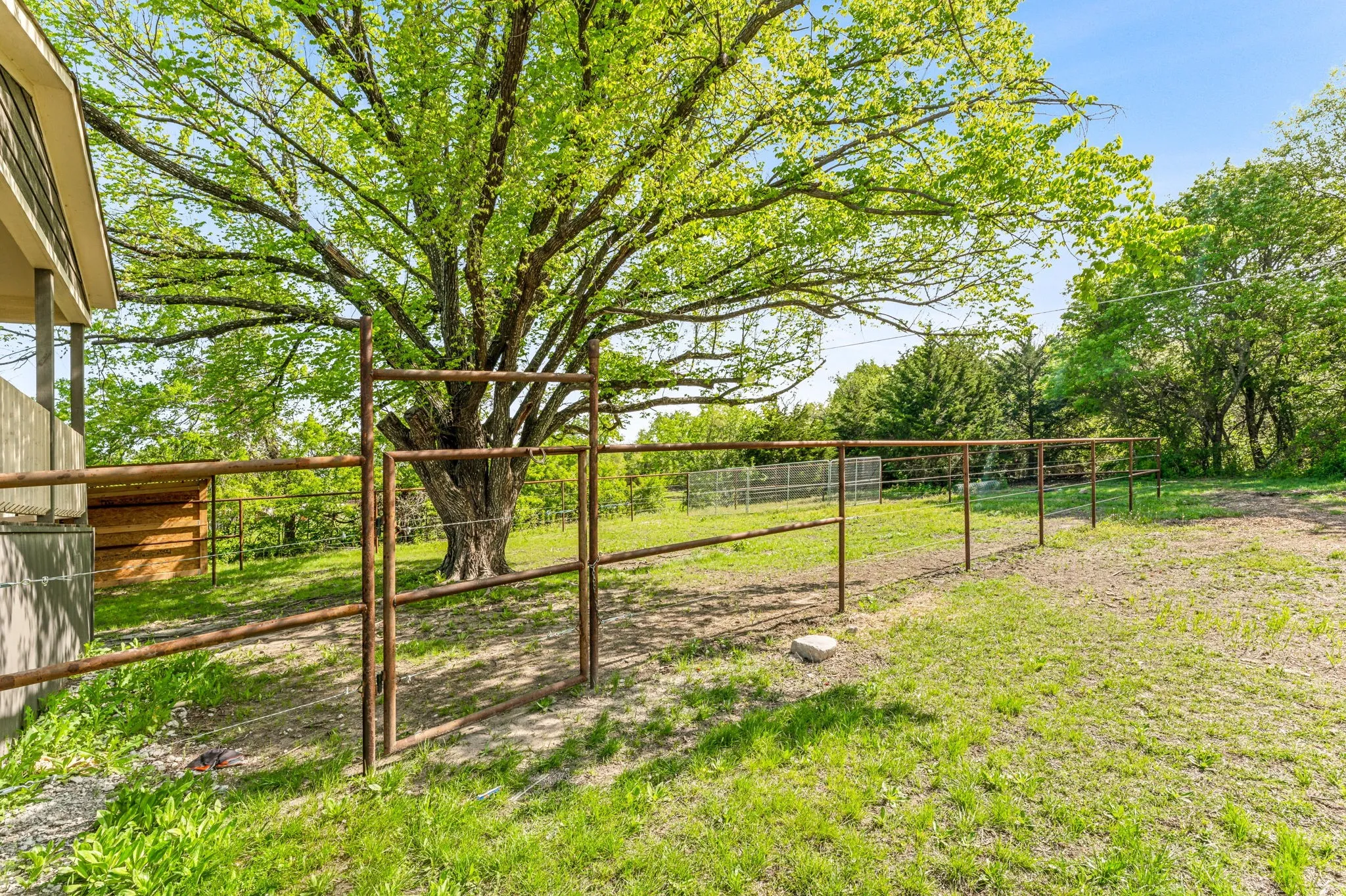 Single Family Residence For Sale in Parker County , 2416 Ivie Lane, Weatherford, Texas 76087, 4 Bedroom, 2 Bathroom, Garage spaces, 2,960 Sqft, built in 1950, mls#21303773, Real Estate Agent in Weatherford, Homes For Sale in Parker county, Homes For Sale in Weatherford, Realtor in Weatherford Texas, Real Estate Brokerage Independent Realty Texas, Luminita Cordes Realtor