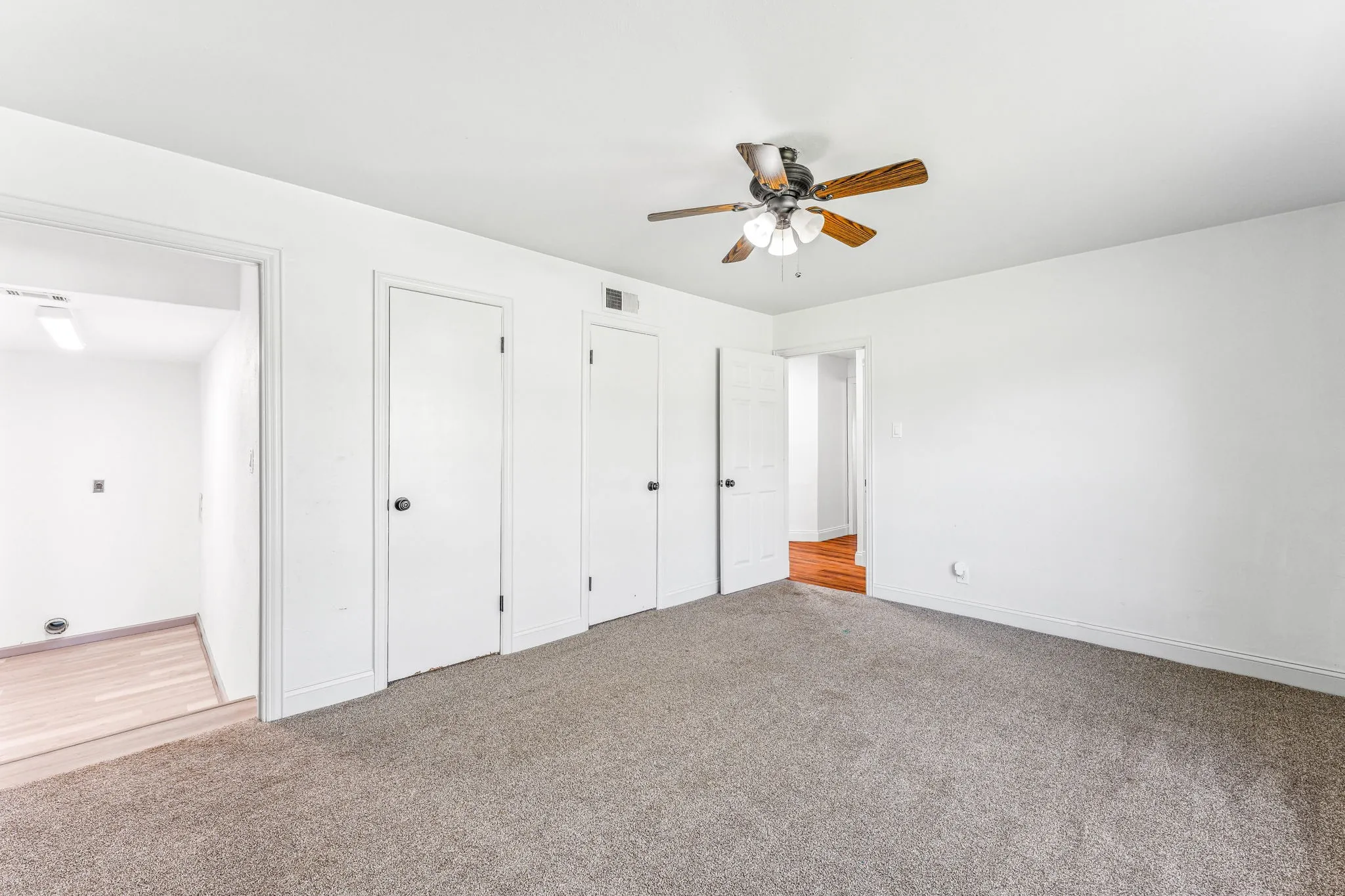 Single Family Residence For Sale in Parker County , 2416 Ivie Lane, Weatherford, Texas 76087, 4 Bedroom, 2 Bathroom, Garage spaces, 2,960 Sqft, built in 1950, mls#21303773, Real Estate Agent in Weatherford, Homes For Sale in Parker county, Homes For Sale in Weatherford, Realtor in Weatherford Texas, Real Estate Brokerage Independent Realty Texas, Luminita Cordes Realtor