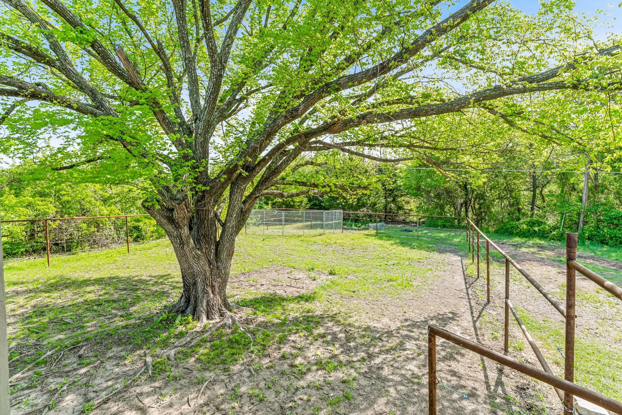 Single Family Residence For Sale in Parker County , 2416 Ivie Lane, Weatherford, Texas 76087, 4 Bedroom, 2 Bathroom, Garage spaces, 2,960 Sqft, built in 1950, mls#21303773, Real Estate Agent in Weatherford, Homes For Sale in Parker county, Homes For Sale in Weatherford, Realtor in Weatherford Texas, Real Estate Brokerage Independent Realty Texas, Luminita Cordes Realtor