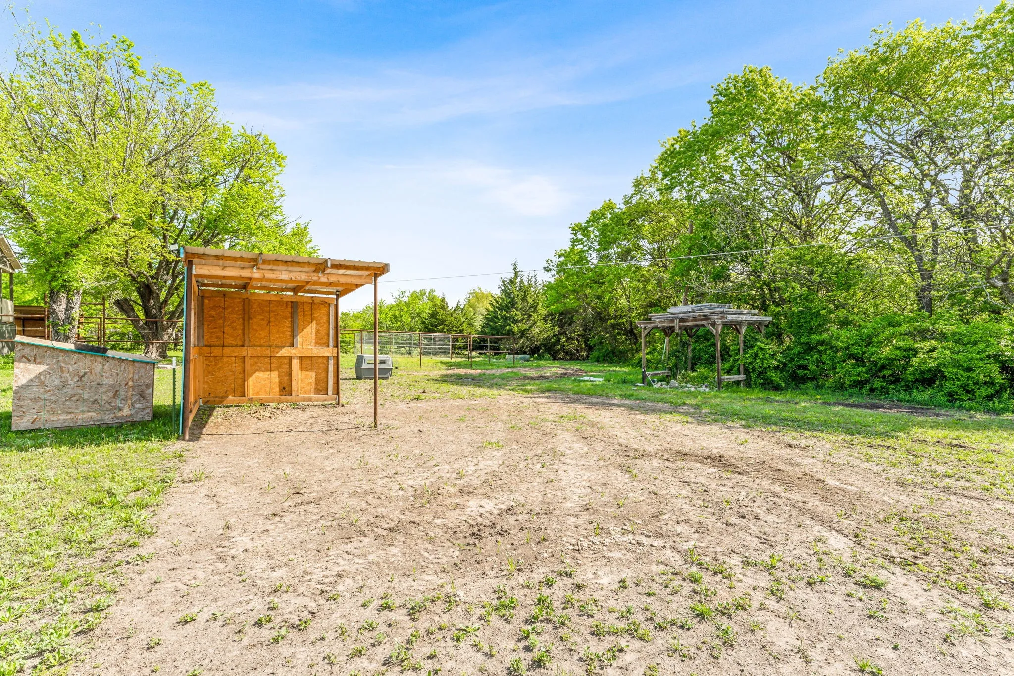 Single Family Residence For Sale in Parker County , 2416 Ivie Lane, Weatherford, Texas 76087, 4 Bedroom, 2 Bathroom, Garage spaces, 2,960 Sqft, built in 1950, mls#21303773, Real Estate Agent in Weatherford, Homes For Sale in Parker county, Homes For Sale in Weatherford, Realtor in Weatherford Texas, Real Estate Brokerage Independent Realty Texas, Luminita Cordes Realtor