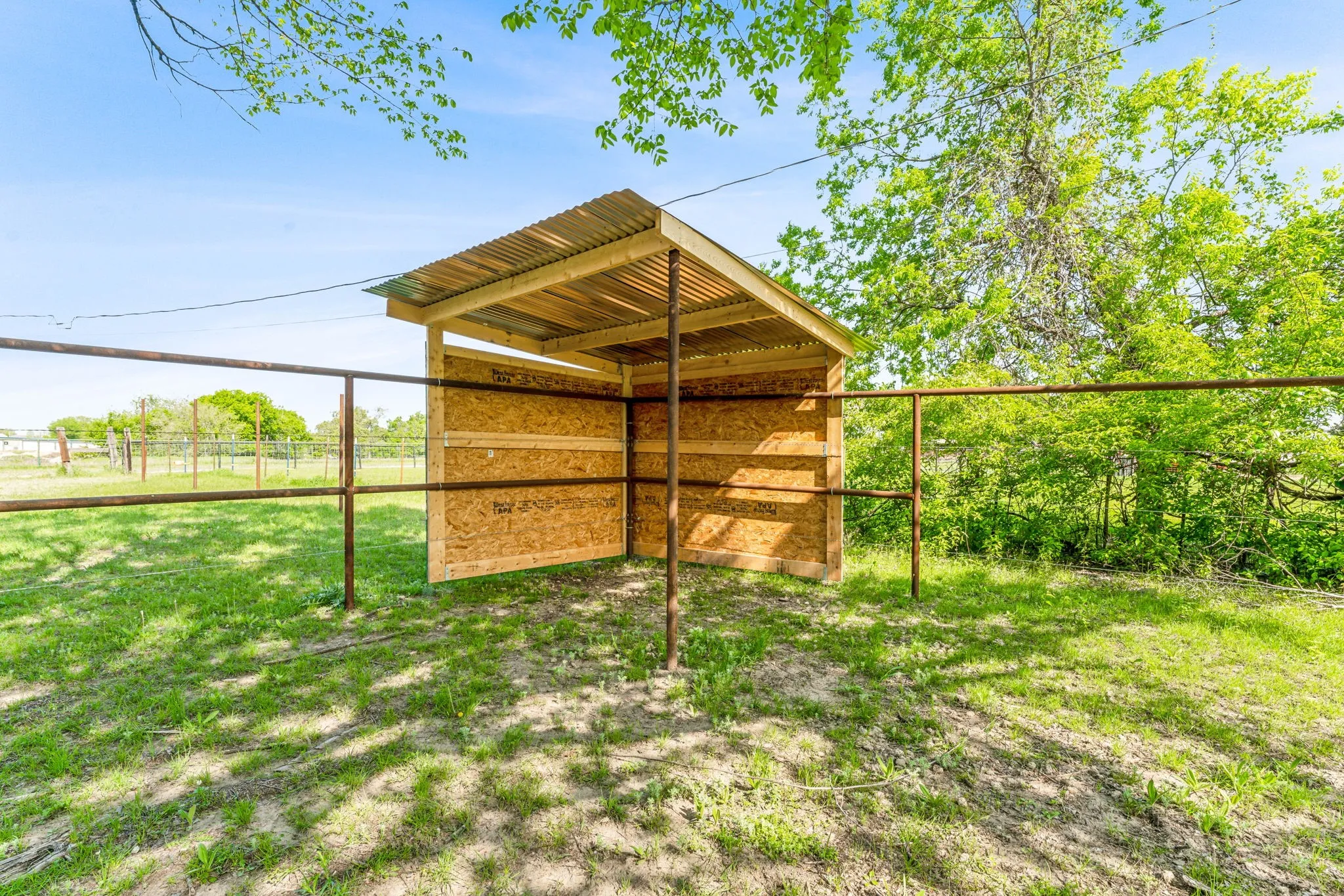 Single Family Residence For Sale in Parker County , 2416 Ivie Lane, Weatherford, Texas 76087, 4 Bedroom, 2 Bathroom, Garage spaces, 2,960 Sqft, built in 1950, mls#21303773, Real Estate Agent in Weatherford, Homes For Sale in Parker county, Homes For Sale in Weatherford, Realtor in Weatherford Texas, Real Estate Brokerage Independent Realty Texas, Luminita Cordes Realtor