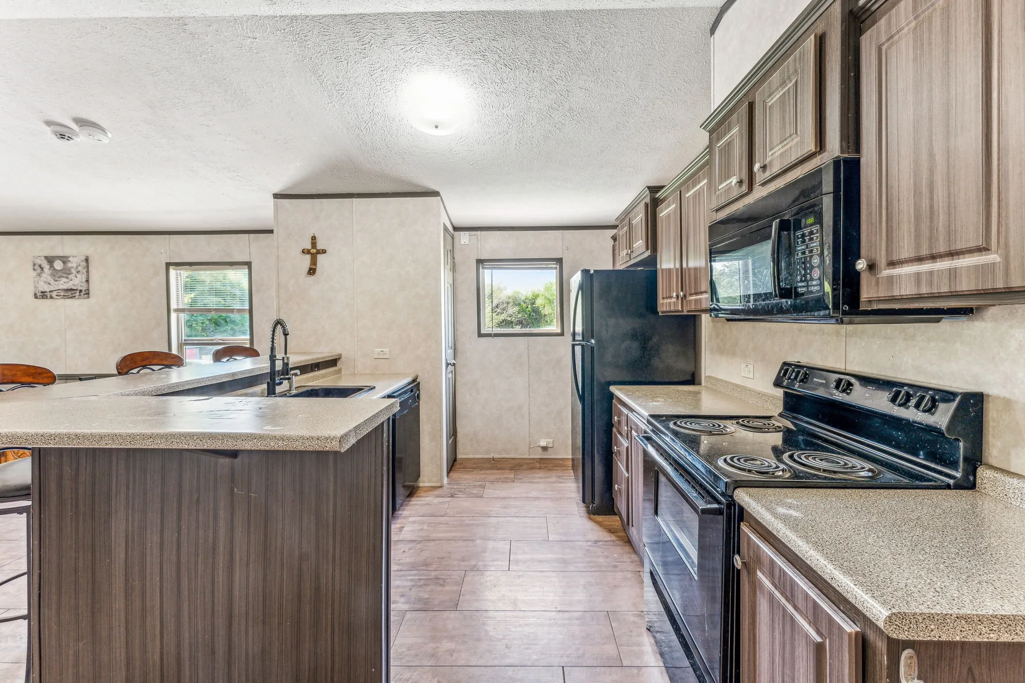 Single Family Residence For Sale in Parker County , 2416 Ivie Lane, Weatherford, Texas 76087, 4 Bedroom, 2 Bathroom, Garage spaces, 2,960 Sqft, built in 1950, mls#21303773, Real Estate Agent in Weatherford, Homes For Sale in Parker county, Homes For Sale in Weatherford, Realtor in Weatherford Texas, Real Estate Brokerage Independent Realty Texas, Luminita Cordes Realtor