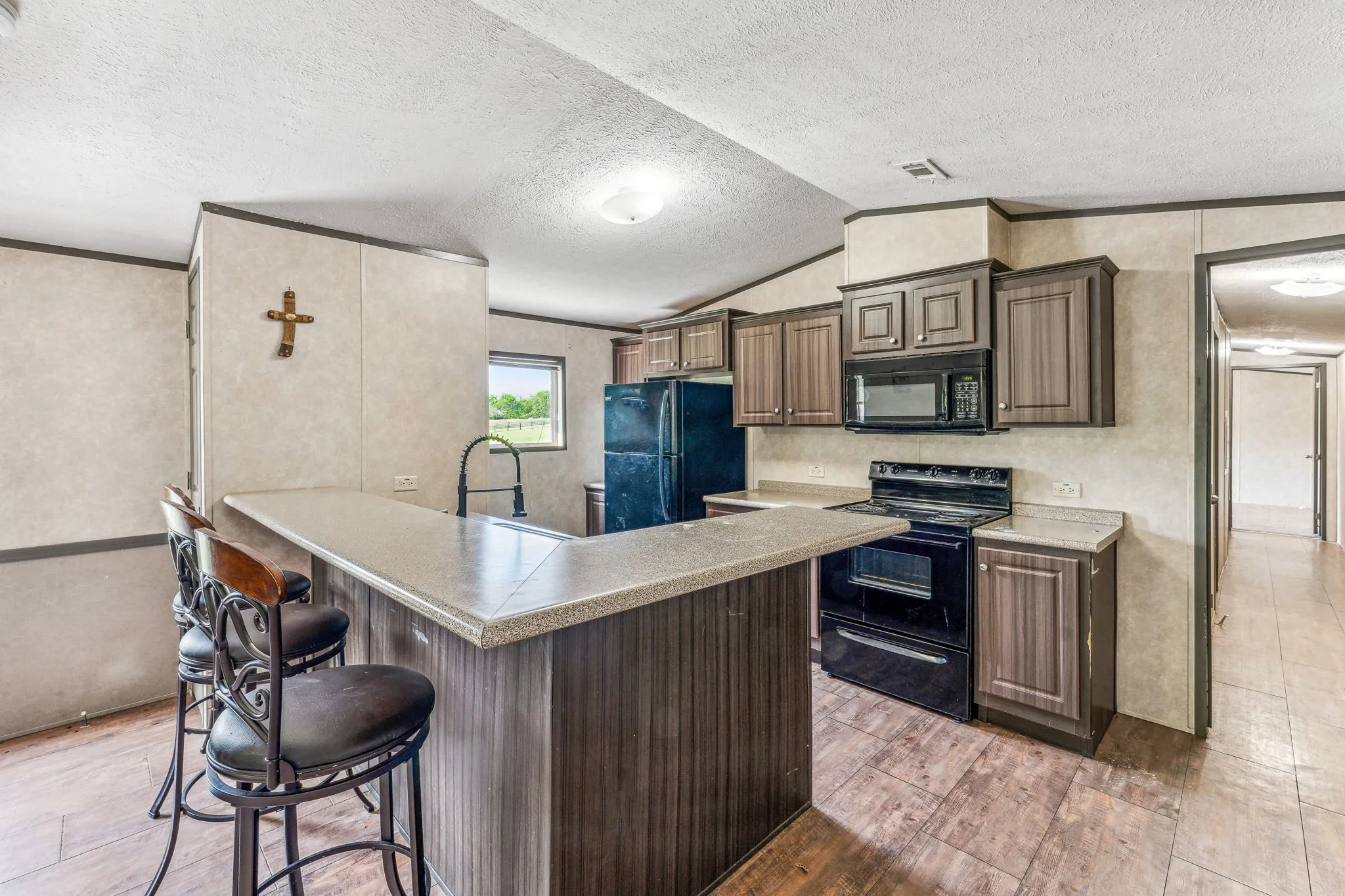 Single Family Residence For Sale in Parker County , 2416 Ivie Lane, Weatherford, Texas 76087, 4 Bedroom, 2 Bathroom, Garage spaces, 2,960 Sqft, built in 1950, mls#21303773, Real Estate Agent in Weatherford, Homes For Sale in Parker county, Homes For Sale in Weatherford, Realtor in Weatherford Texas, Real Estate Brokerage Independent Realty Texas, Luminita Cordes Realtor