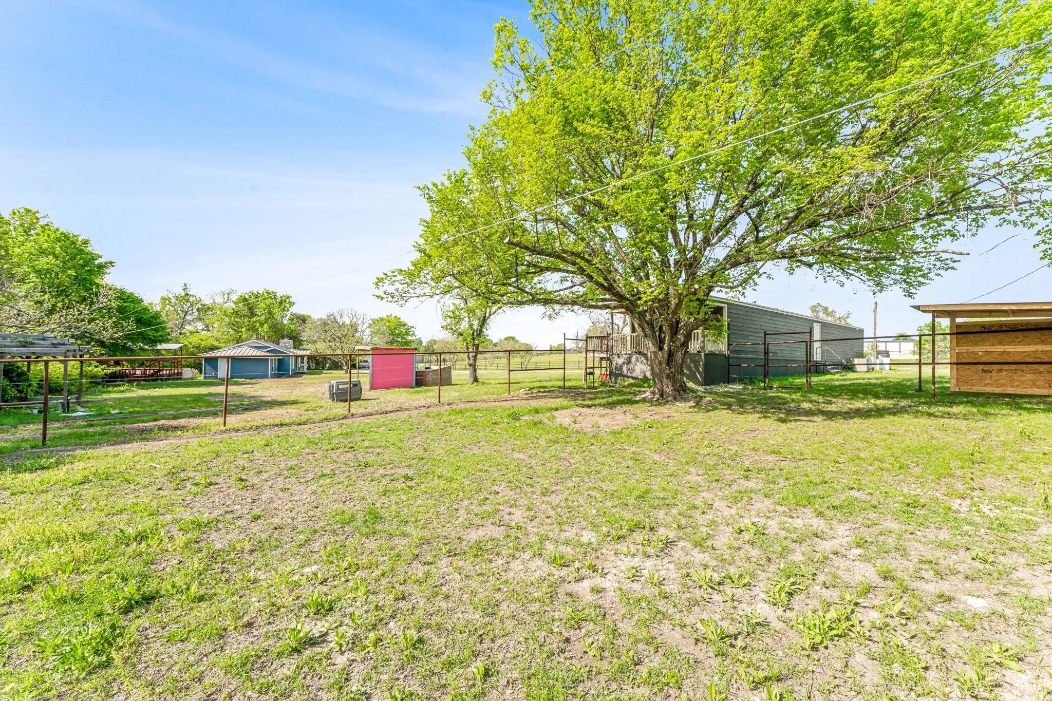 Single Family Residence For Sale in Parker County , 2416 Ivie Lane, Weatherford, Texas 76087, 4 Bedroom, 2 Bathroom, Garage spaces, 2,960 Sqft, built in 1950, mls#21303773, Real Estate Agent in Weatherford, Homes For Sale in Parker county, Homes For Sale in Weatherford, Realtor in Weatherford Texas, Real Estate Brokerage Independent Realty Texas, Luminita Cordes Realtor