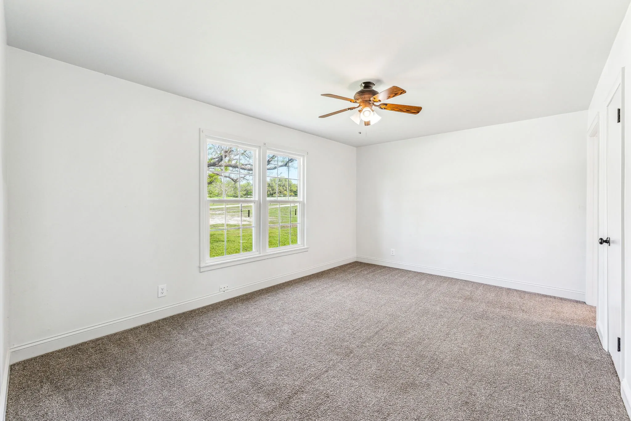 Single Family Residence For Sale in Parker County , 2416 Ivie Lane, Weatherford, Texas 76087, 4 Bedroom, 2 Bathroom, Garage spaces, 2,960 Sqft, built in 1950, mls#21303773, Real Estate Agent in Weatherford, Homes For Sale in Parker county, Homes For Sale in Weatherford, Realtor in Weatherford Texas, Real Estate Brokerage Independent Realty Texas, Luminita Cordes Realtor