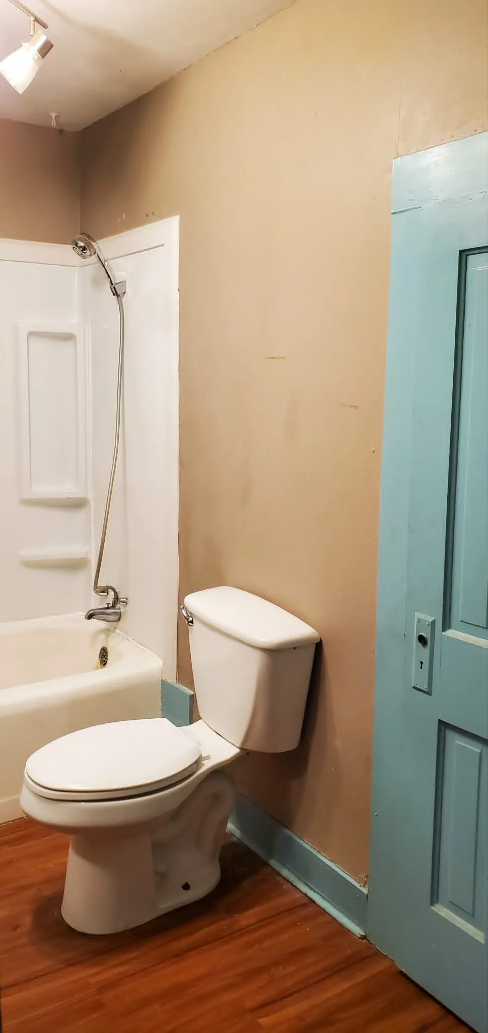 Single Family Residence For Sale in Callahan County , 418 N 4th Street W, Clyde, Texas 79510, 2 Bedroom, 1 Bathroom, 2 Garage spaces, 933 Sqft, built in 1940, mls#21298081, Real Estate Agent in Clyde, Homes For Sale in Callahan county, Homes For Sale in Clyde, Realtor in Clyde Texas, Real Estate Brokerage Independent Realty Texas, Luminita Cordes Realtor