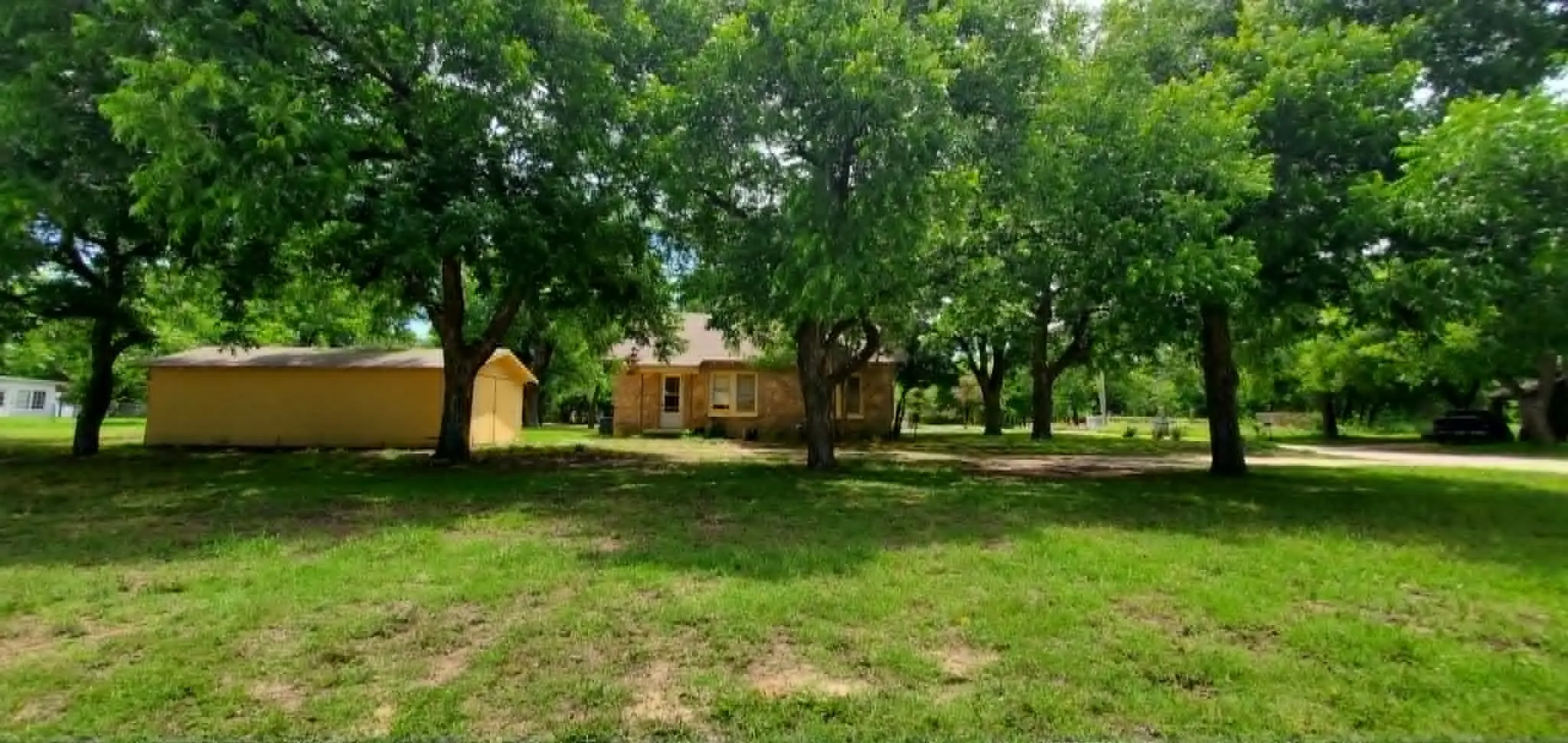Single Family Residence For Sale in Callahan County , 418 N 4th Street W, Clyde, Texas 79510, 2 Bedroom, 1 Bathroom, 2 Garage spaces, 933 Sqft, built in 1940, mls#21298081, Real Estate Agent in Clyde, Homes For Sale in Callahan county, Homes For Sale in Clyde, Realtor in Clyde Texas, Real Estate Brokerage Independent Realty Texas, Luminita Cordes Realtor