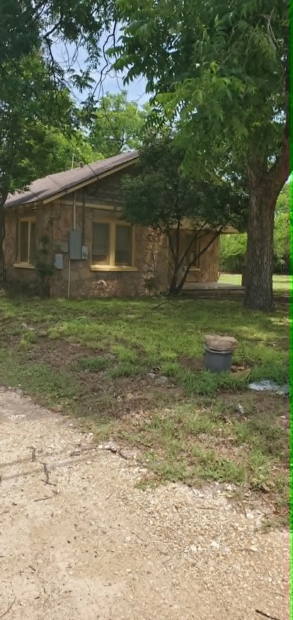 Single Family Residence For Sale in Callahan County , 418 N 4th Street W, Clyde, Texas 79510, 2 Bedroom, 1 Bathroom, 2 Garage spaces, 933 Sqft, built in 1940, mls#21298081, Real Estate Agent in Clyde, Homes For Sale in Callahan county, Homes For Sale in Clyde, Realtor in Clyde Texas, Real Estate Brokerage Independent Realty Texas, Luminita Cordes Realtor
