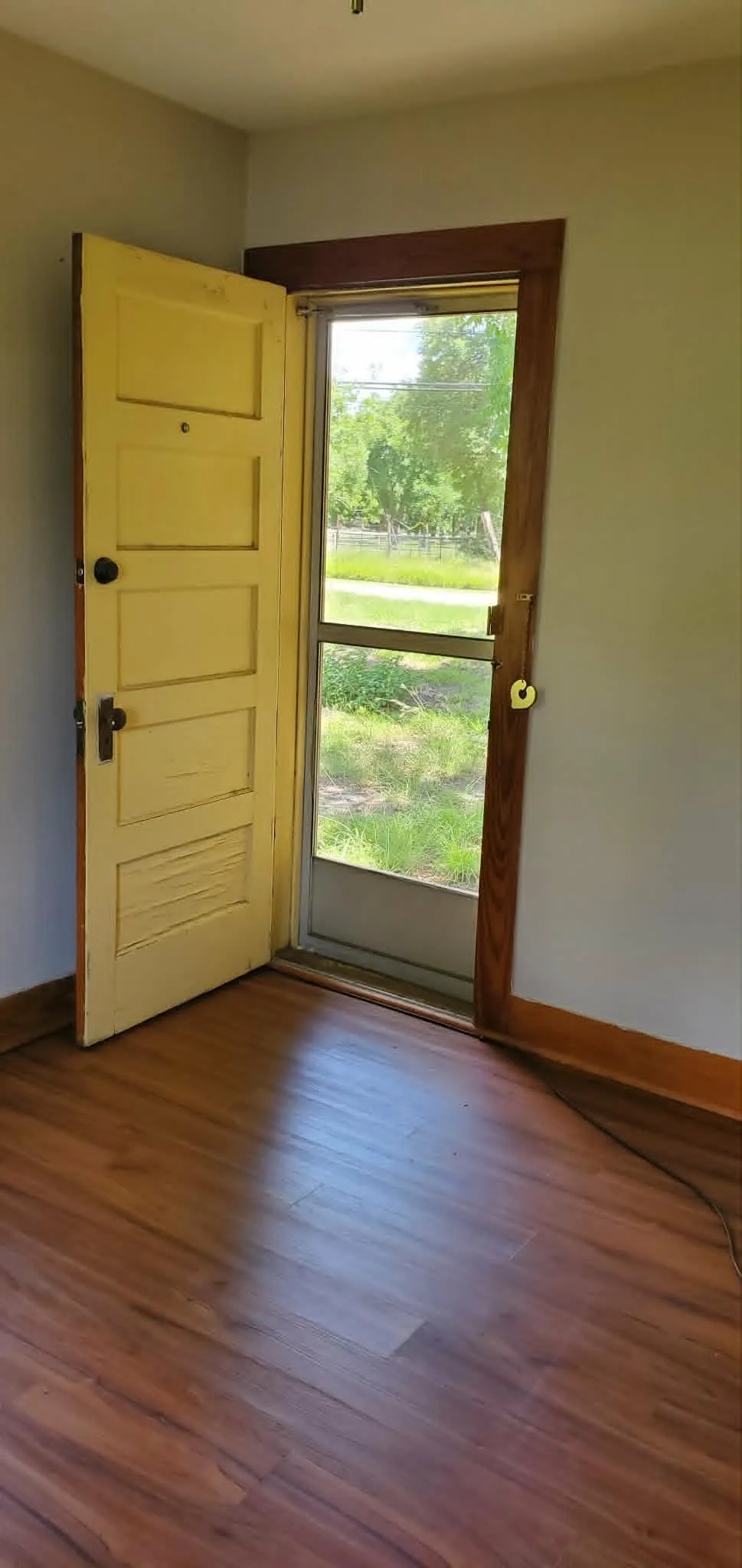 Single Family Residence For Sale in Callahan County , 418 N 4th Street W, Clyde, Texas 79510, 2 Bedroom, 1 Bathroom, 2 Garage spaces, 933 Sqft, built in 1940, mls#21298081, Real Estate Agent in Clyde, Homes For Sale in Callahan county, Homes For Sale in Clyde, Realtor in Clyde Texas, Real Estate Brokerage Independent Realty Texas, Luminita Cordes Realtor