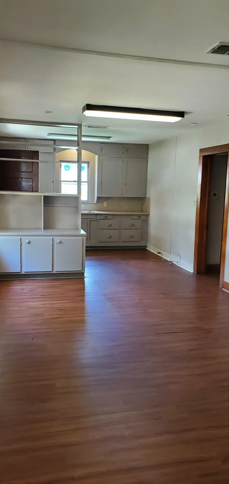 Single Family Residence For Sale in Callahan County , 418 N 4th Street W, Clyde, Texas 79510, 2 Bedroom, 1 Bathroom, 2 Garage spaces, 933 Sqft, built in 1940, mls#21298081, Real Estate Agent in Clyde, Homes For Sale in Callahan county, Homes For Sale in Clyde, Realtor in Clyde Texas, Real Estate Brokerage Independent Realty Texas, Luminita Cordes Realtor