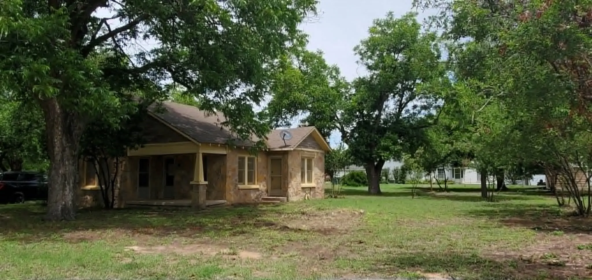 Single Family Residence For Sale in Callahan County , 418 N 4th Street W, Clyde, Texas 79510, 2 Bedroom, 1 Bathroom, 2 Garage spaces, 933 Sqft, built in 1940, mls#21298081, Real Estate Agent in Clyde, Homes For Sale in Callahan county, Homes For Sale in Clyde, Realtor in Clyde Texas, Real Estate Brokerage Independent Realty Texas, Luminita Cordes Realtor
