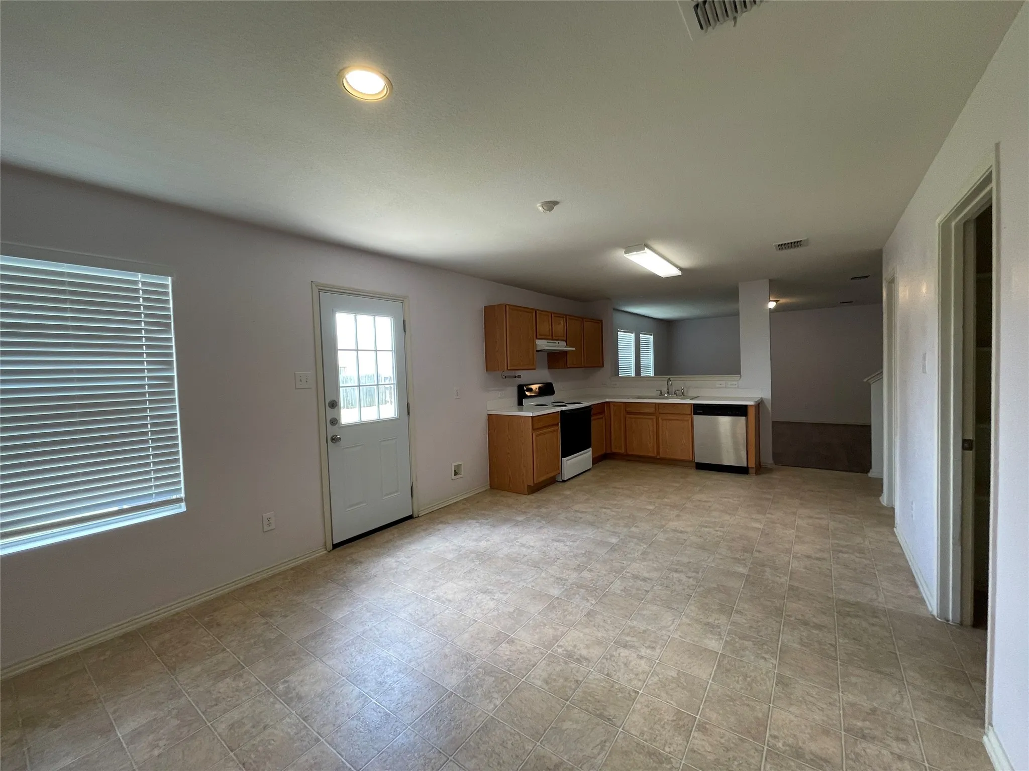 Single Family Residence For Rent in Rockwall County , 2801 Mockingbird Street, Royse City, Texas 75189, 3 Bedroom, 3 Bathroom, 2 Garage spaces, 2,186 Sqft, built in 2006, mls#21303846, Real Estate Agent in Royse City, Homes For Rent in Rockwall county, Homes For Rent in Royse City, Realtor in Royse City Texas, Real Estate Brokerage Independent Realty Texas, Luminita Cordes Realtor