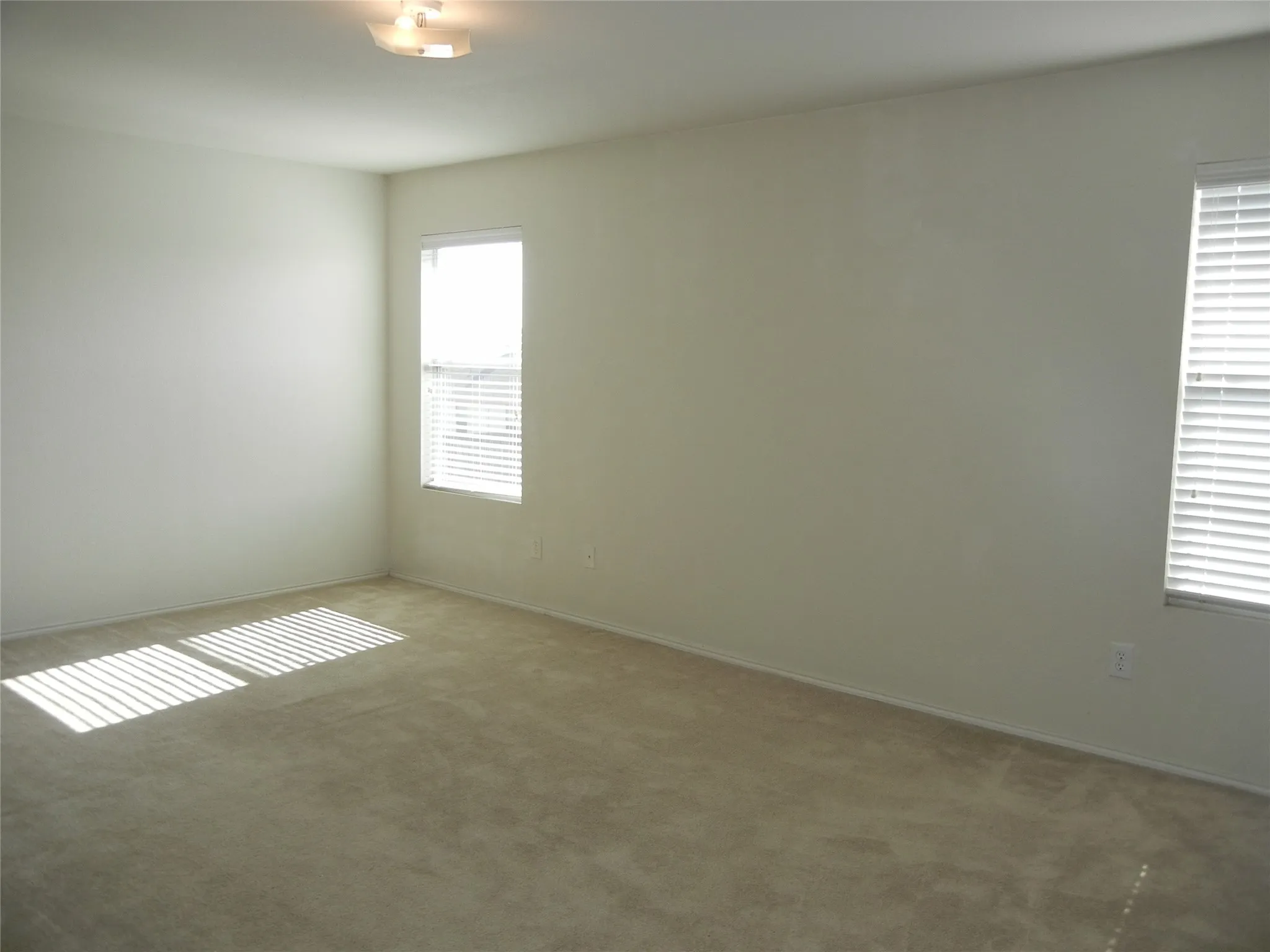 Single Family Residence For Rent in Rockwall County , 2801 Mockingbird Street, Royse City, Texas 75189, 3 Bedroom, 3 Bathroom, 2 Garage spaces, 2,186 Sqft, built in 2006, mls#21303846, Real Estate Agent in Royse City, Homes For Rent in Rockwall county, Homes For Rent in Royse City, Realtor in Royse City Texas, Real Estate Brokerage Independent Realty Texas, Luminita Cordes Realtor